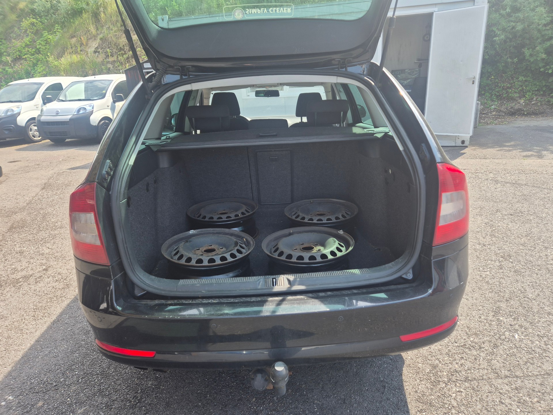 SKODA Octavia Combi 1.8 TSI Swiss Adventure 4x4-image-11