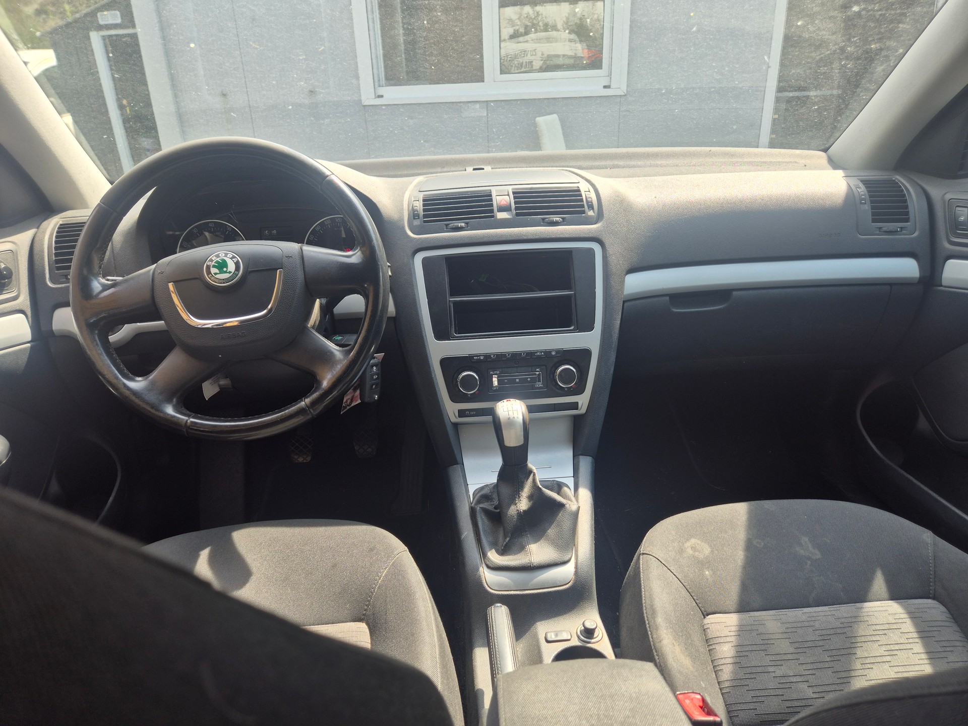 SKODA Octavia Combi 1.8 TSI Swiss Adventure 4x4-image-10