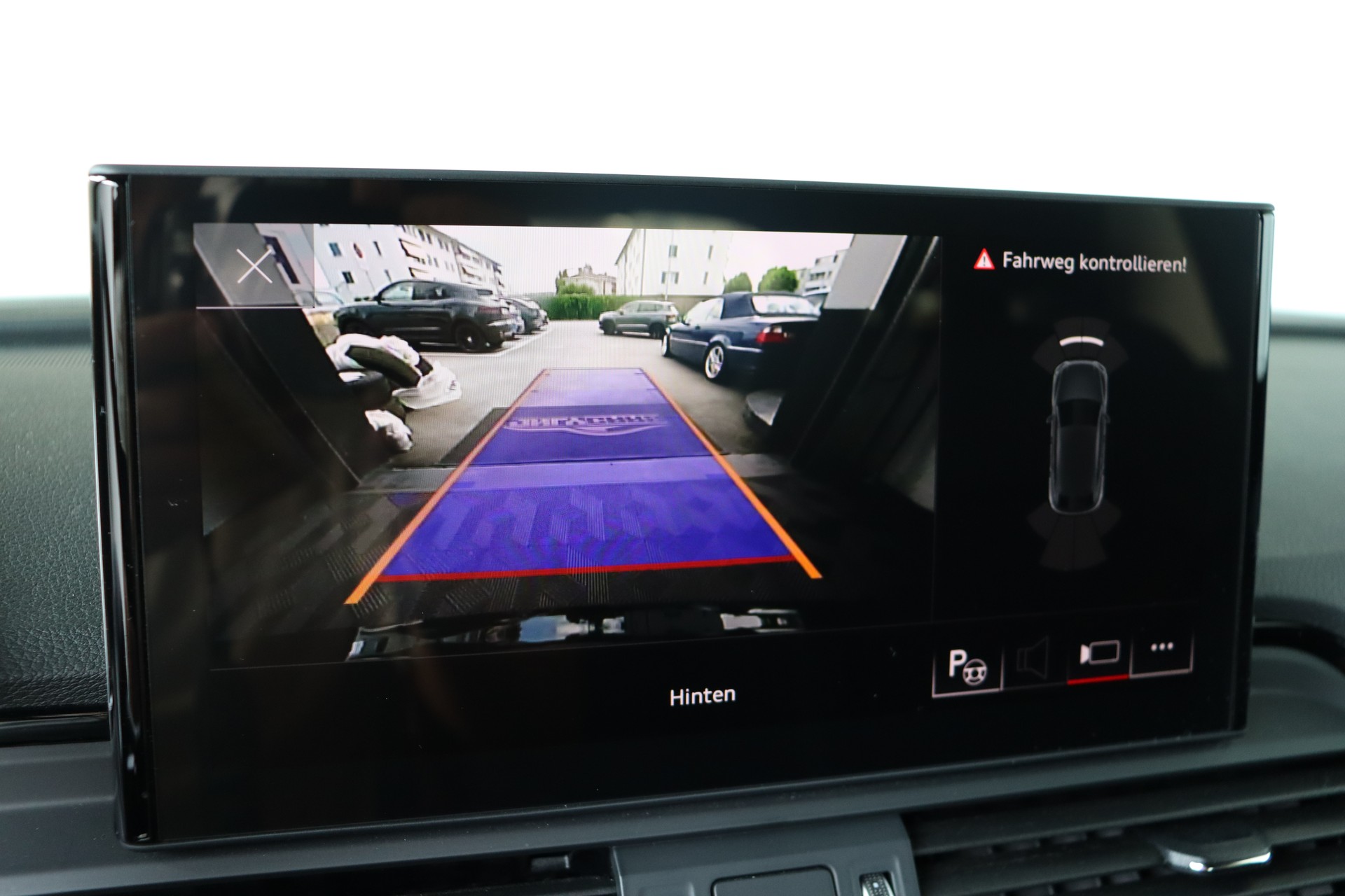 AUDI Q5 Sportback 40 TDI Blackedition quattro S-tronic-image-16