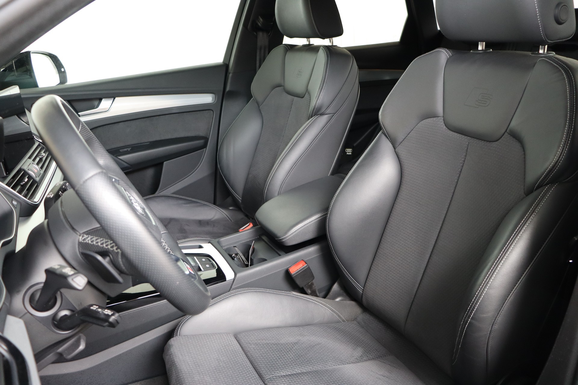 AUDI Q5 Sportback 40 TDI Blackedition quattro S-tronic-image-14