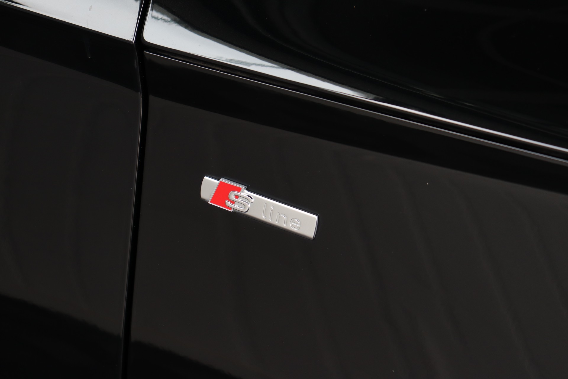 AUDI Q5 Sportback 40 TDI Blackedition quattro S-tronic-image-12