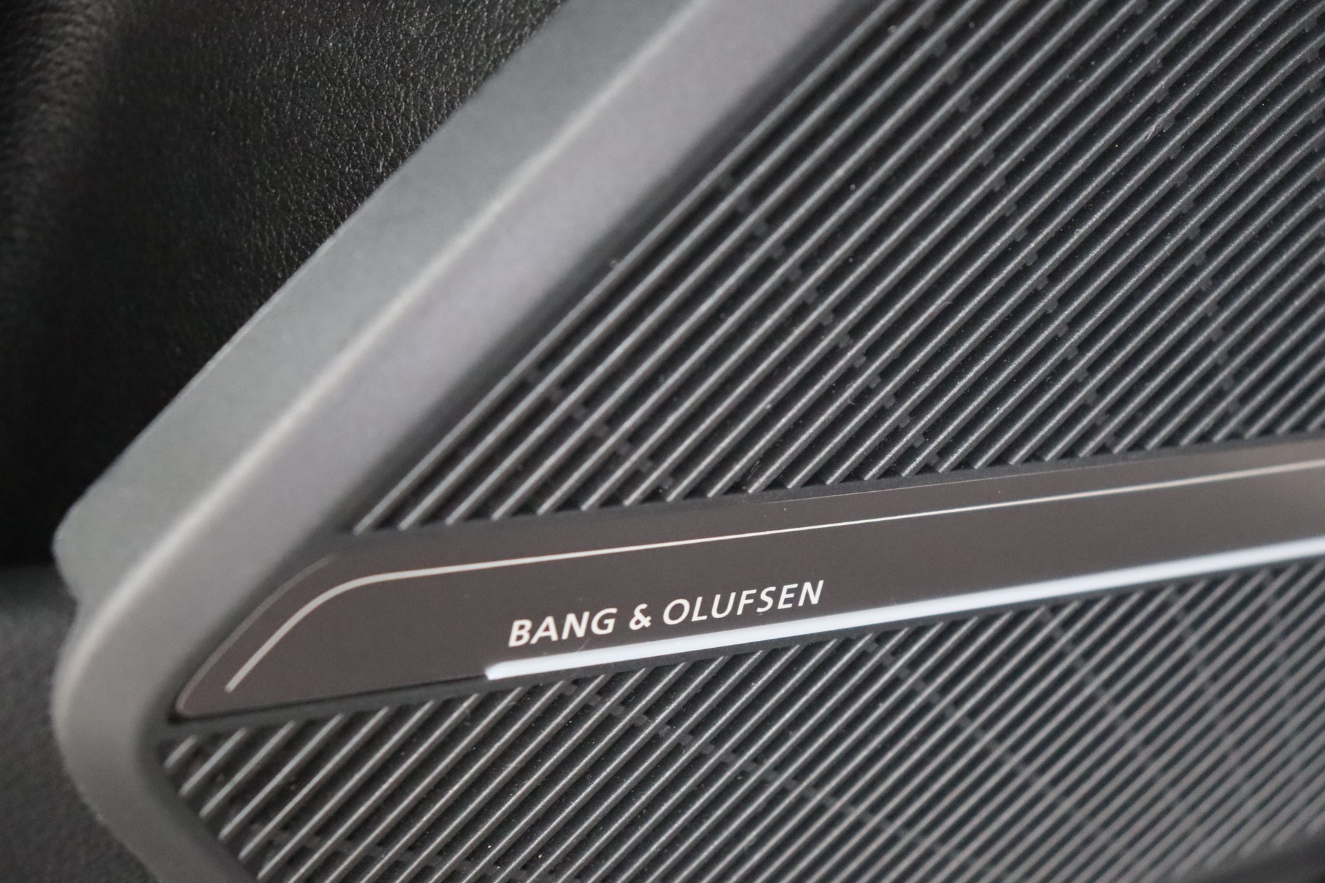 AUDI Q5 Sportback 40 TDI Blackedition quattro S-tronic-image-23