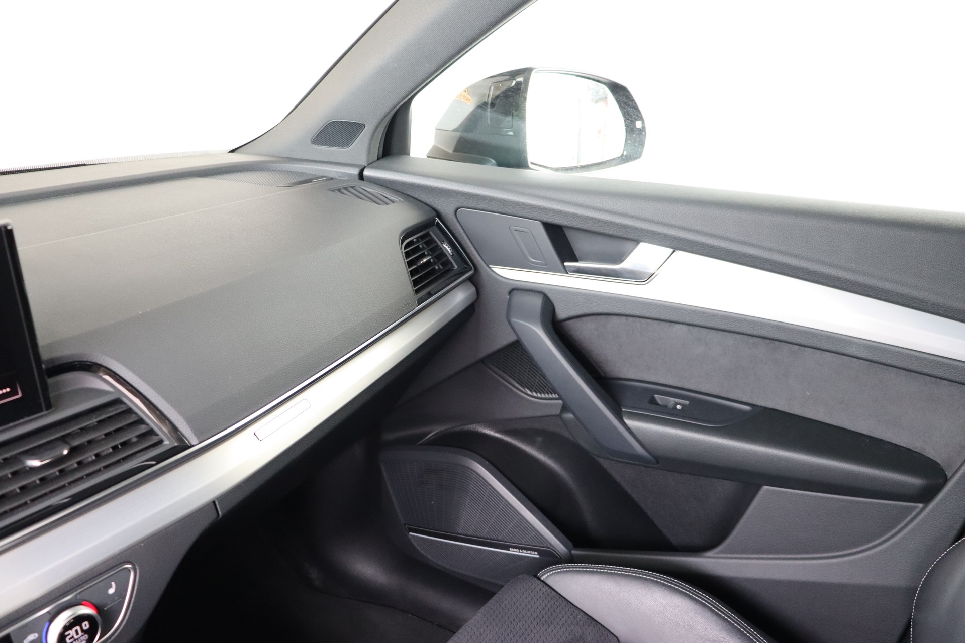 AUDI Q5 Sportback 40 TDI Blackedition quattro S-tronic-image-19