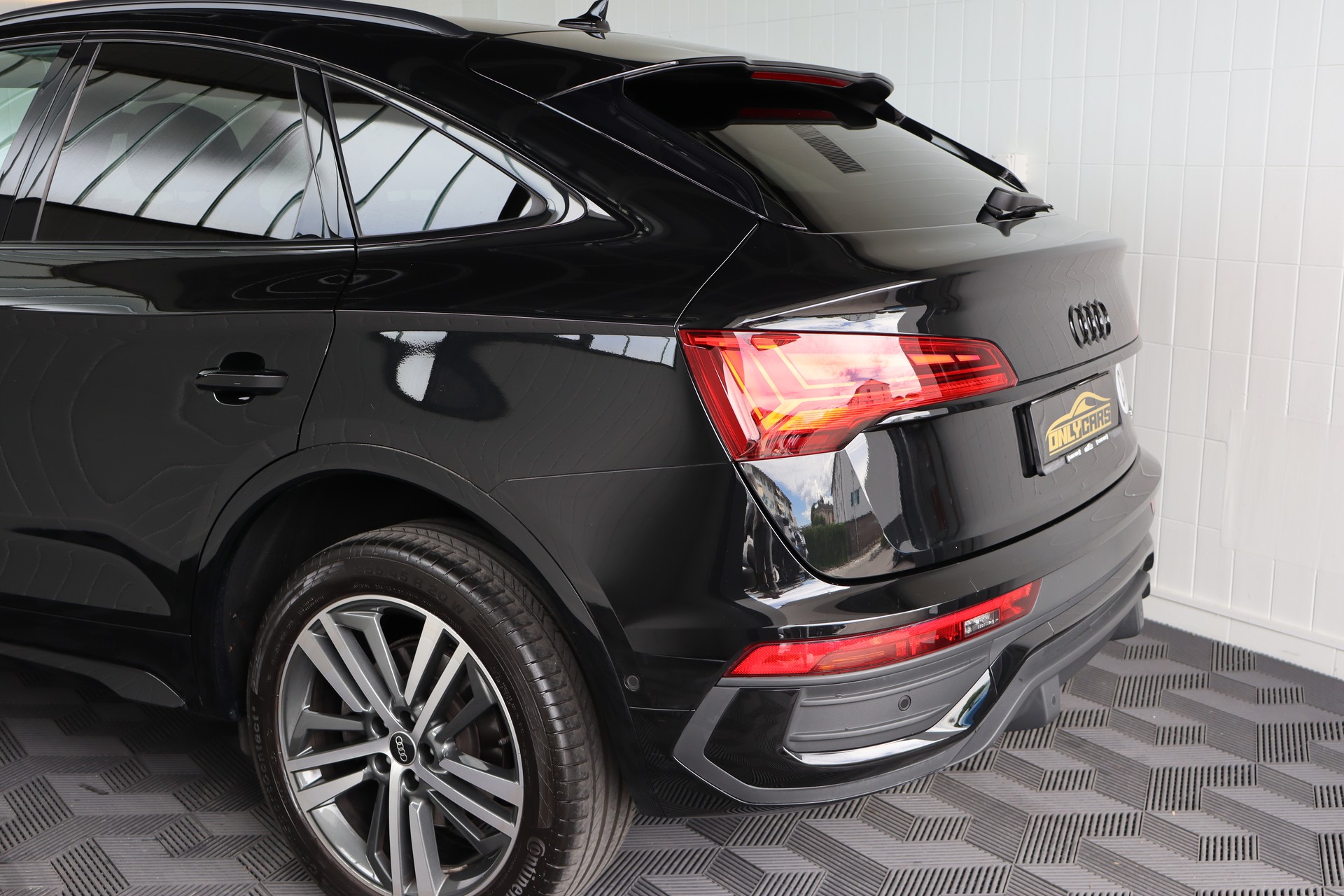 AUDI Q5 Sportback 40 TDI Blackedition quattro S-tronic-image-11
