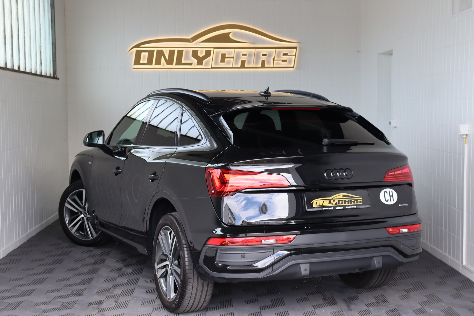 AUDI Q5 Sportback 40 TDI Blackedition quattro S-tronic-image-7