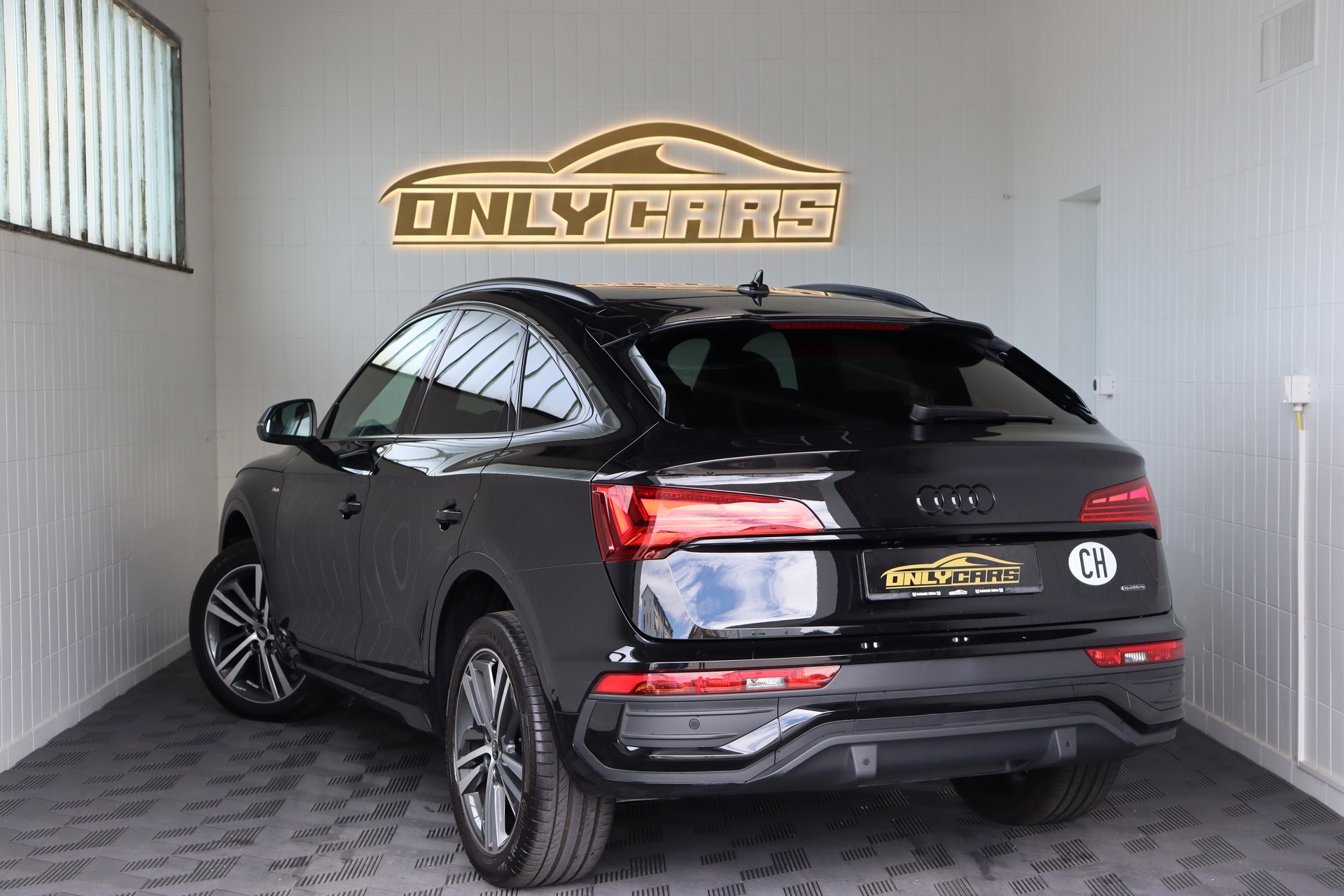 AUDI Q5 Sportback 40 TDI Blackedition quattro S-tronic-image-9