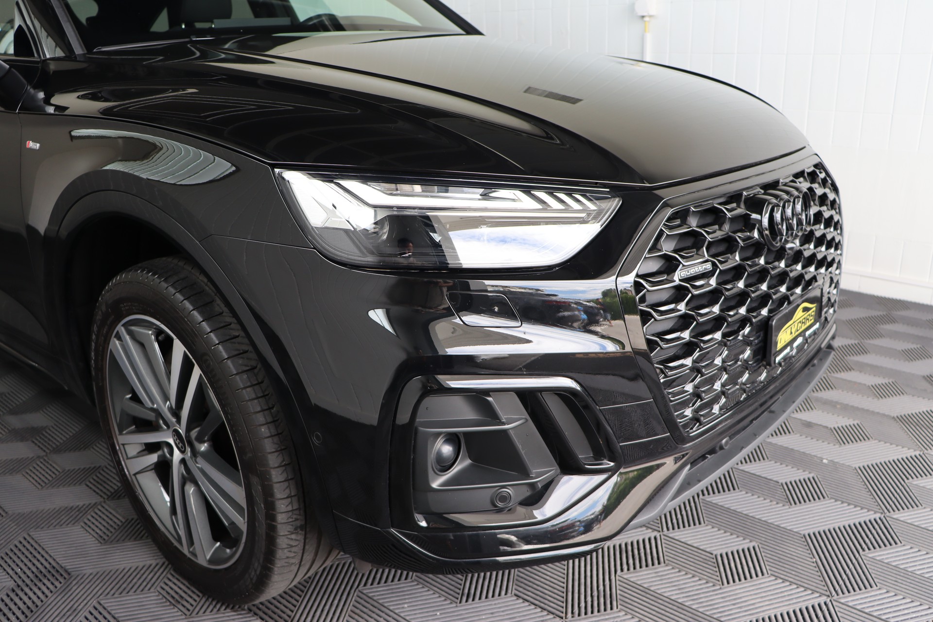 AUDI Q5 Sportback 40 TDI Blackedition quattro S-tronic-image-4