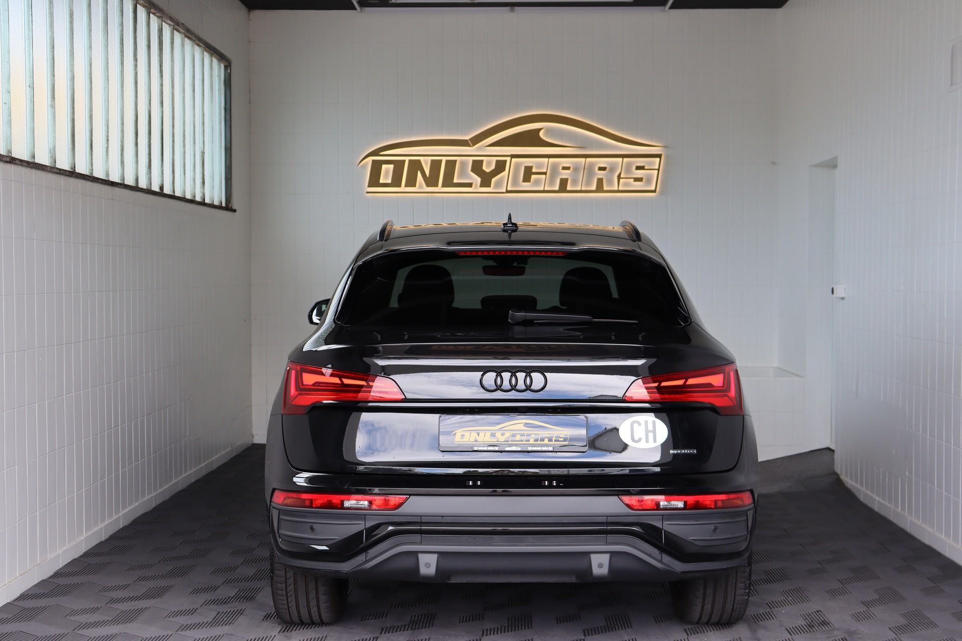 AUDI Q5 Sportback 40 TDI Blackedition quattro S-tronic-image-8
