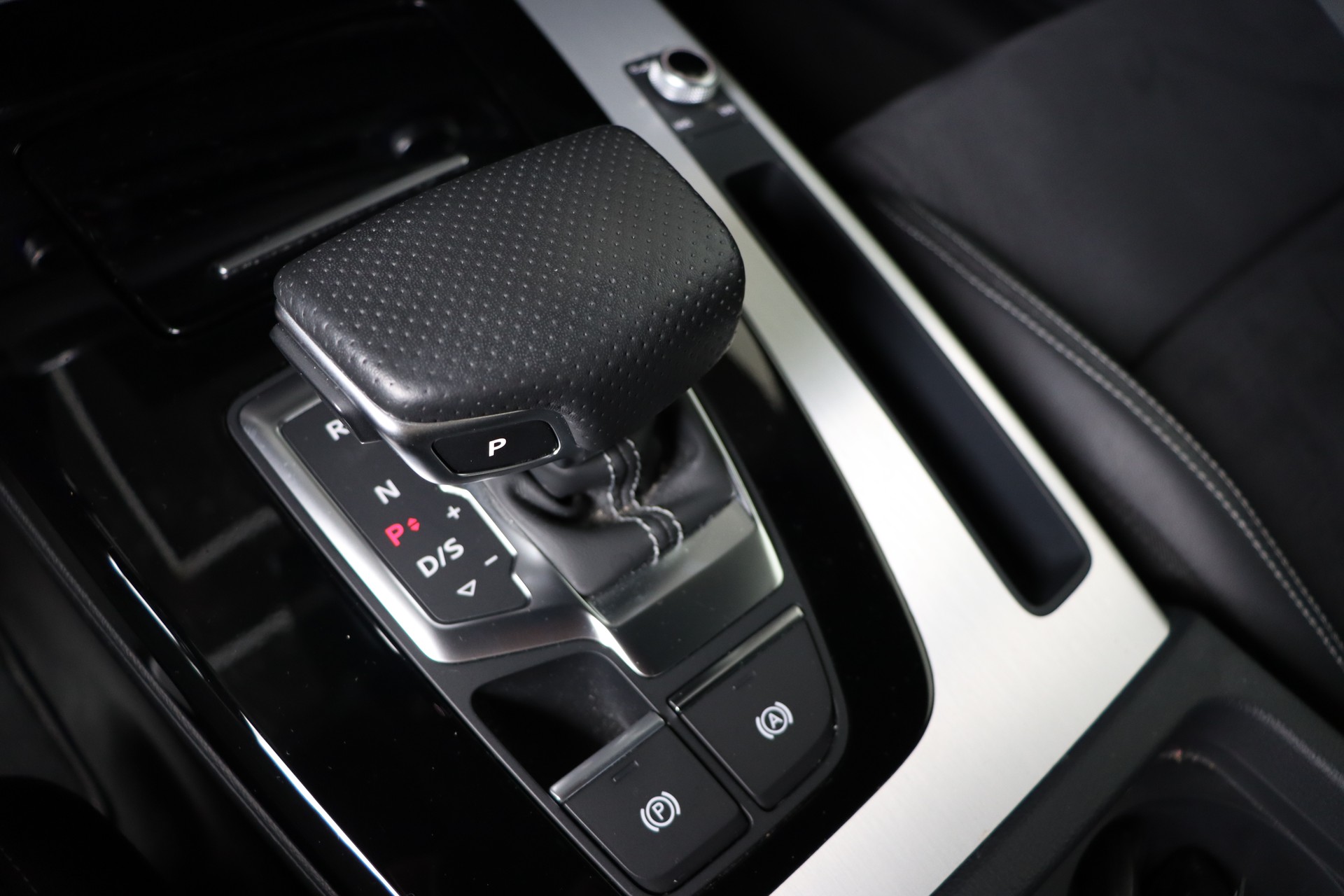 AUDI Q5 Sportback 40 TDI Blackedition quattro S-tronic-image-15