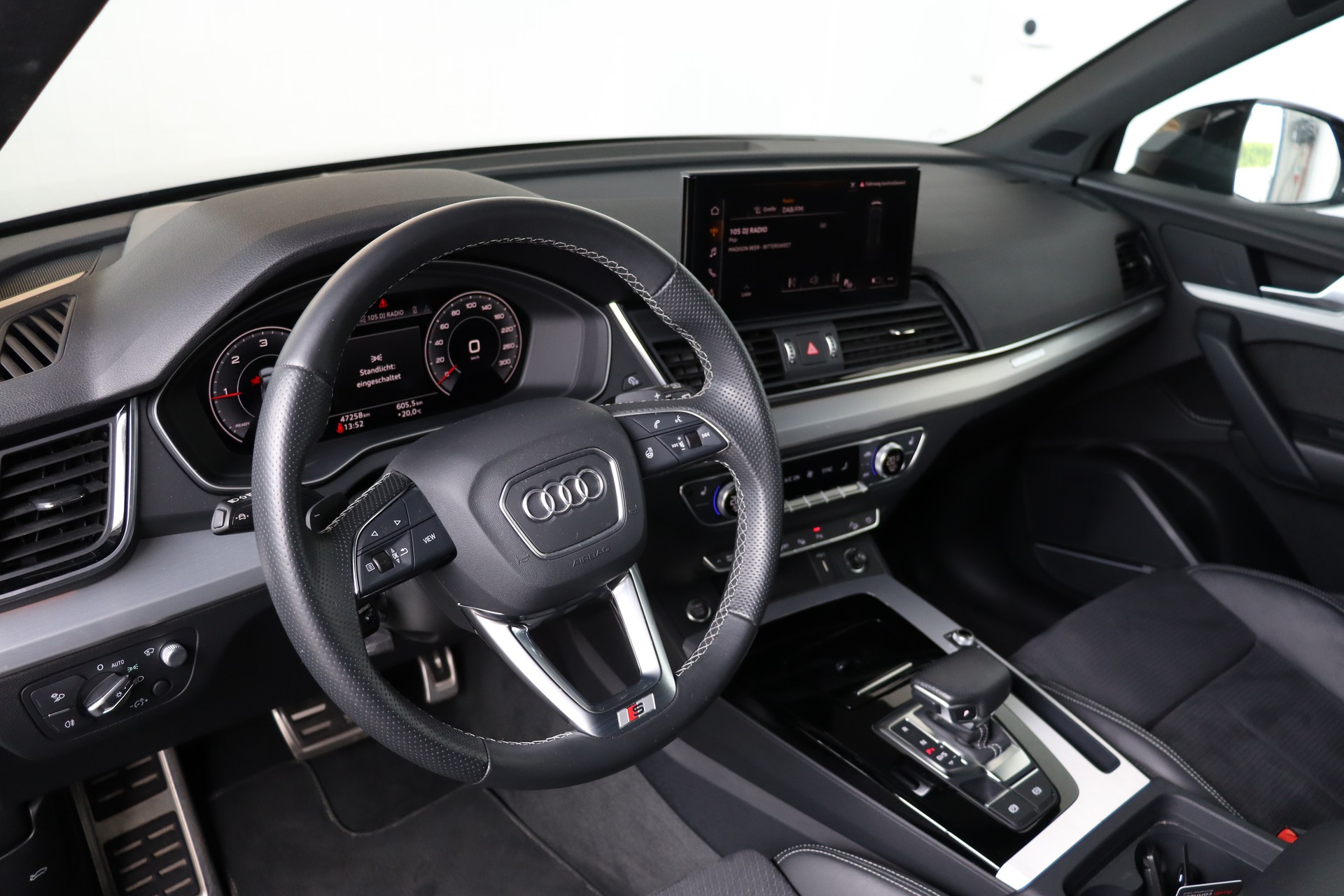 AUDI Q5 Sportback 40 TDI Blackedition quattro S-tronic-image-13