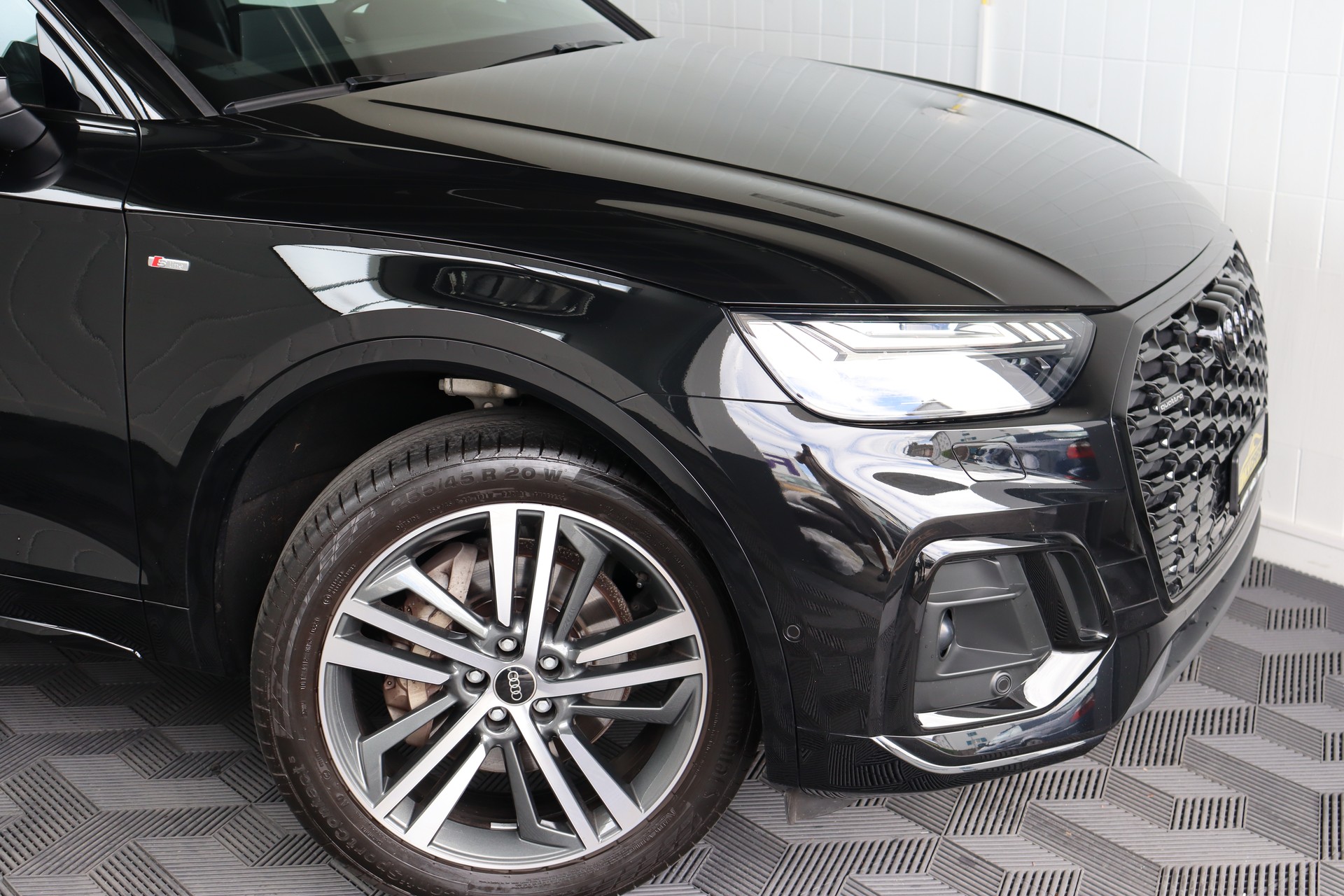 AUDI Q5 Sportback 40 TDI Blackedition quattro S-tronic-image-5