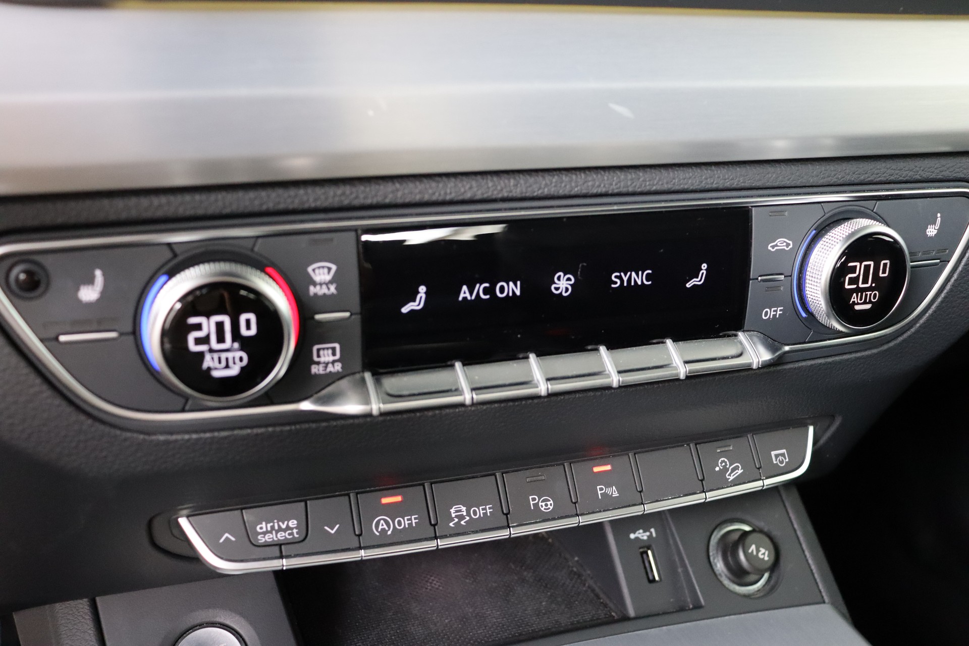 AUDI Q5 Sportback 40 TDI Blackedition quattro S-tronic-image-22