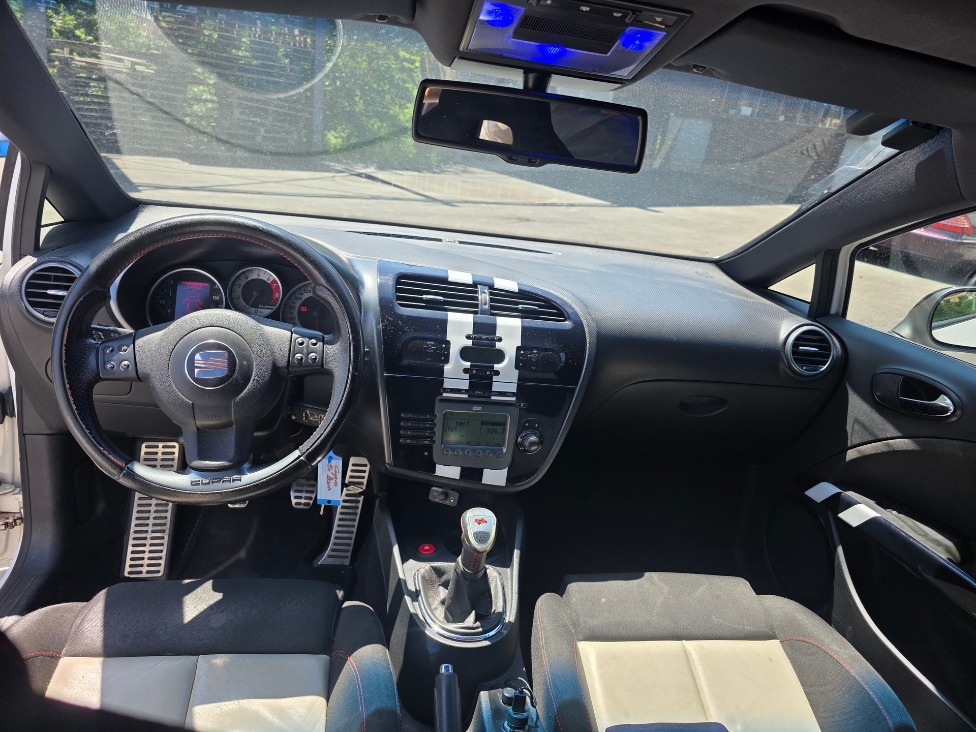 SEAT Leon 2.0 TSI World Champion Edition-image-9