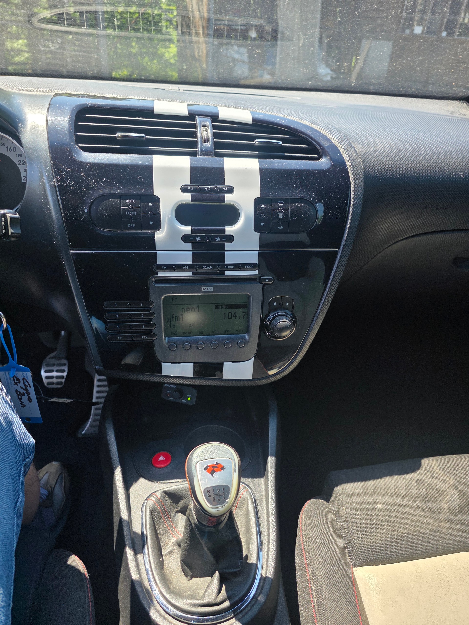 SEAT Leon 2.0 TSI World Champion Edition-image-11