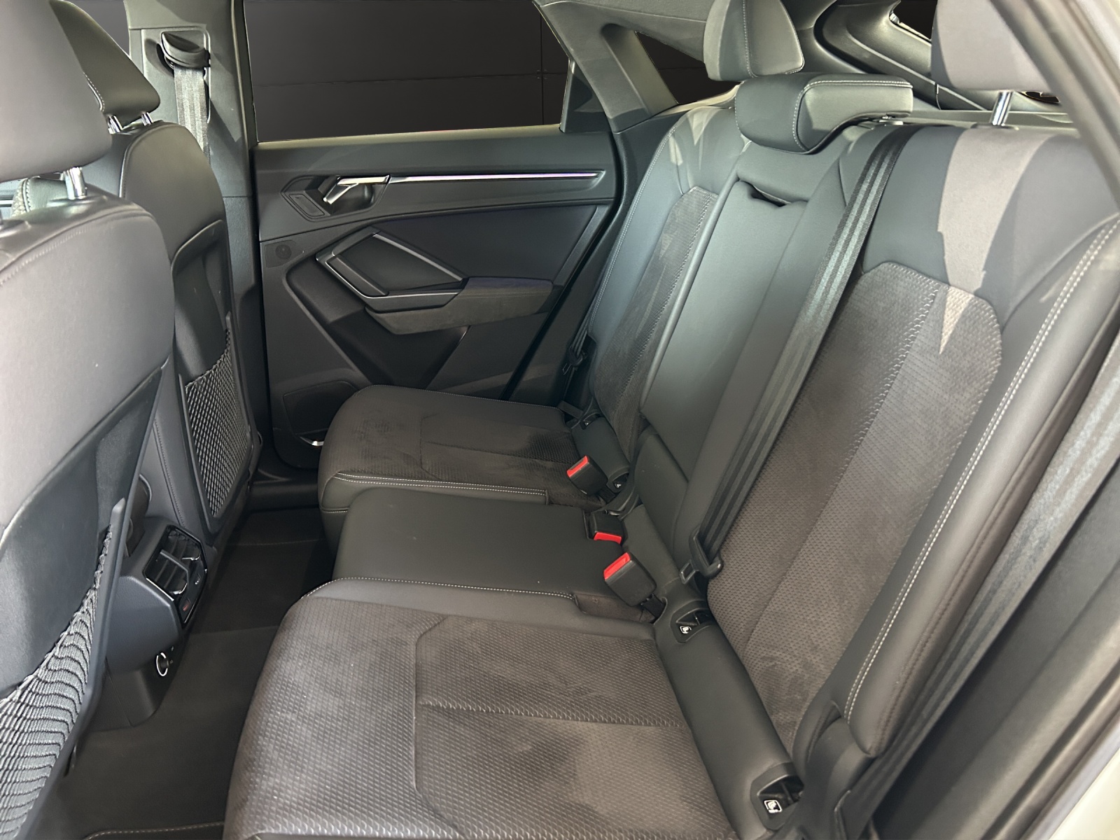 AUDI Q3 Sportback 45 TFSI S line quattro S-tronic-image-11