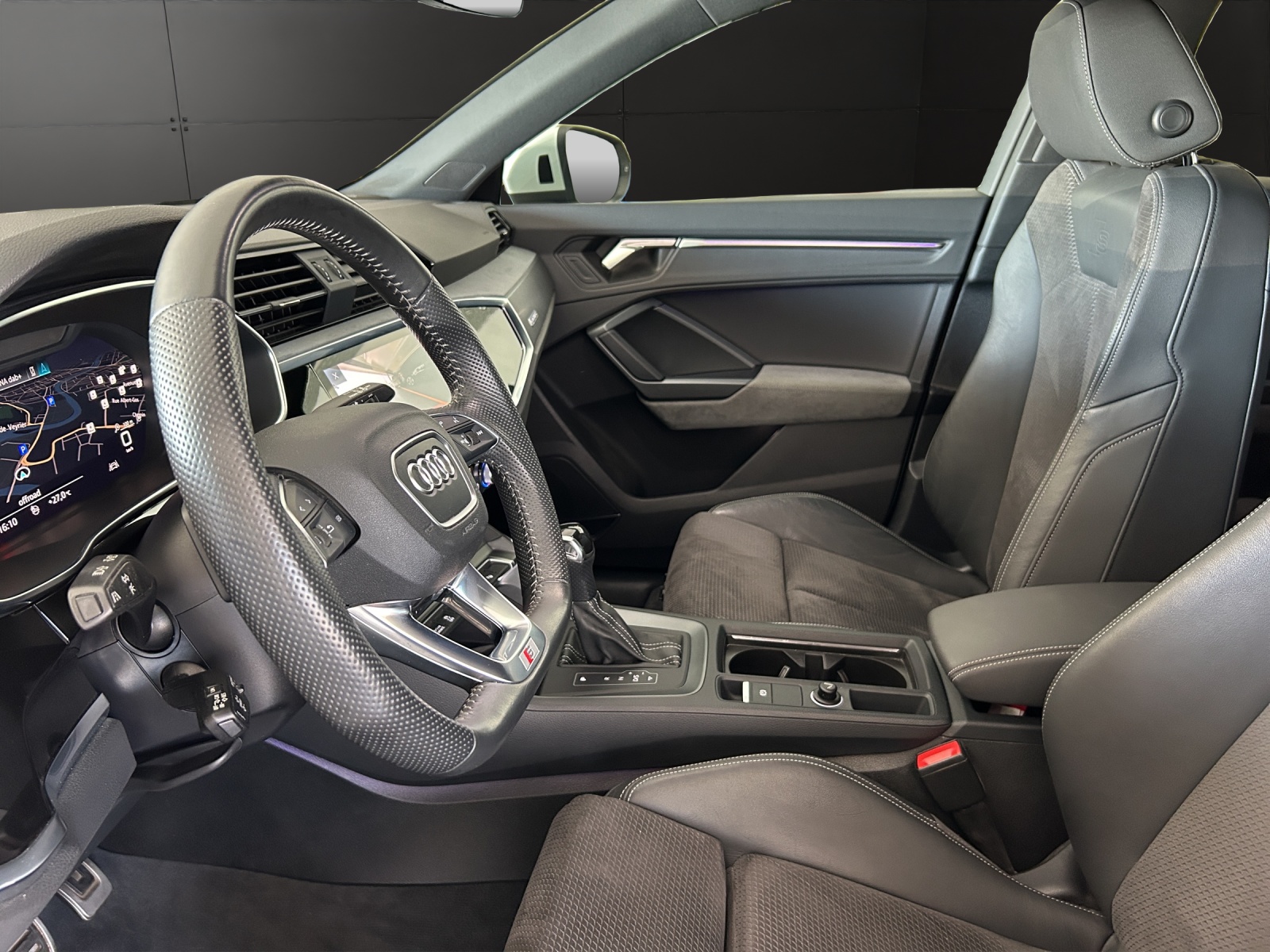 AUDI Q3 Sportback 45 TFSI S line quattro S-tronic-image-8