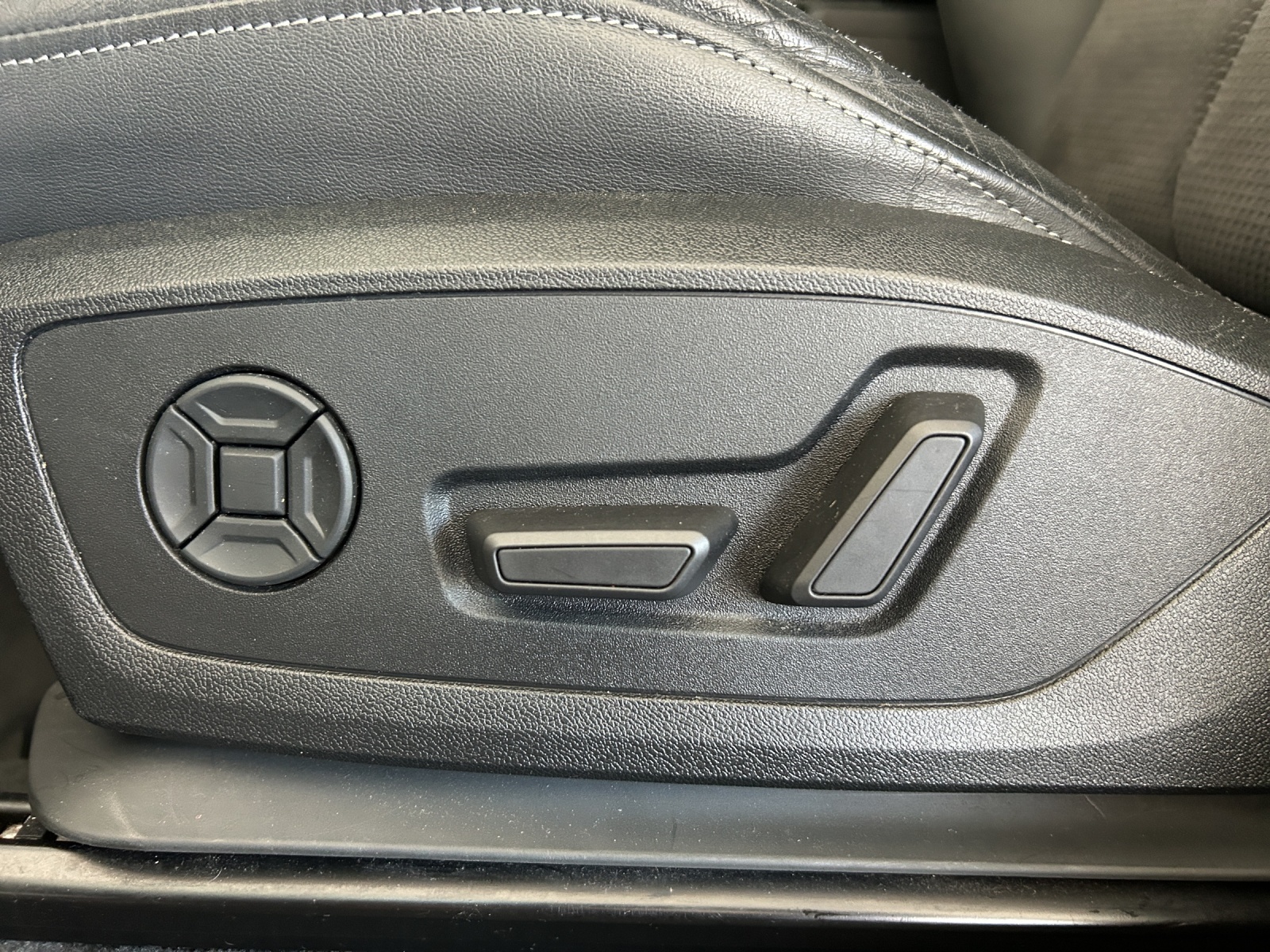 AUDI Q3 Sportback 45 TFSI S line quattro S-tronic-image-19