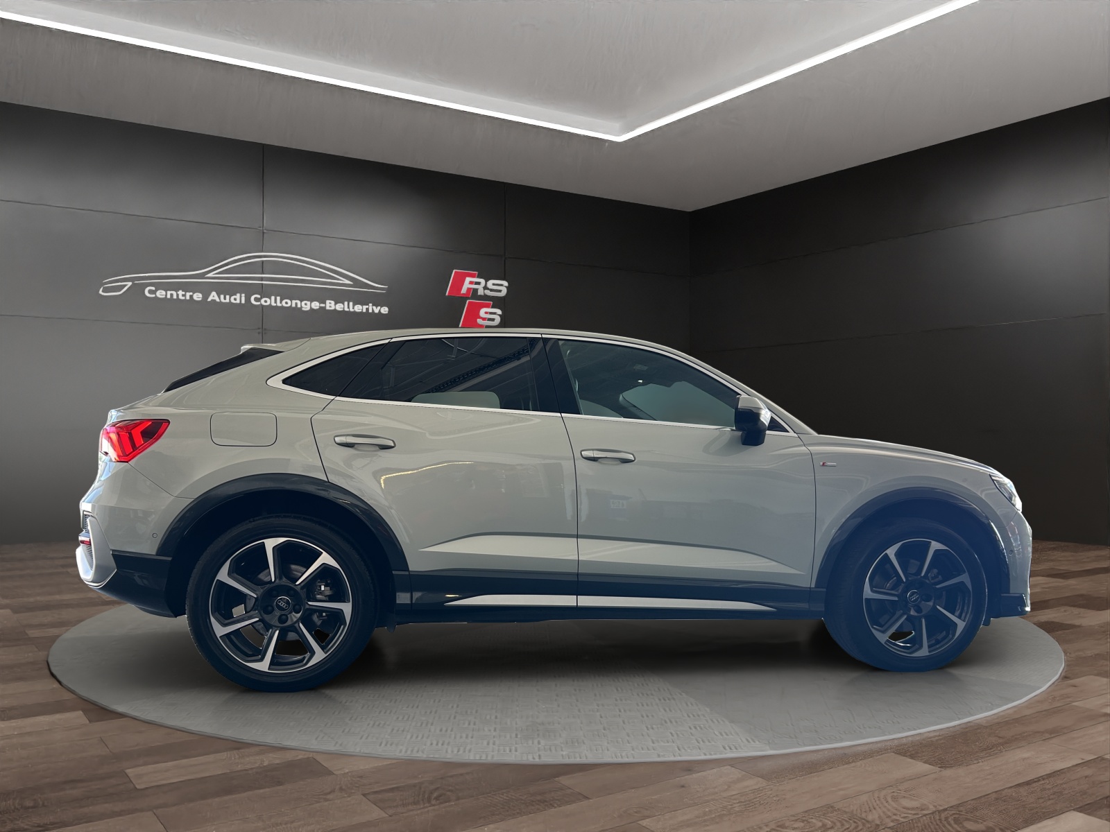 AUDI Q3 Sportback 45 TFSI S line quattro S-tronic-image-6