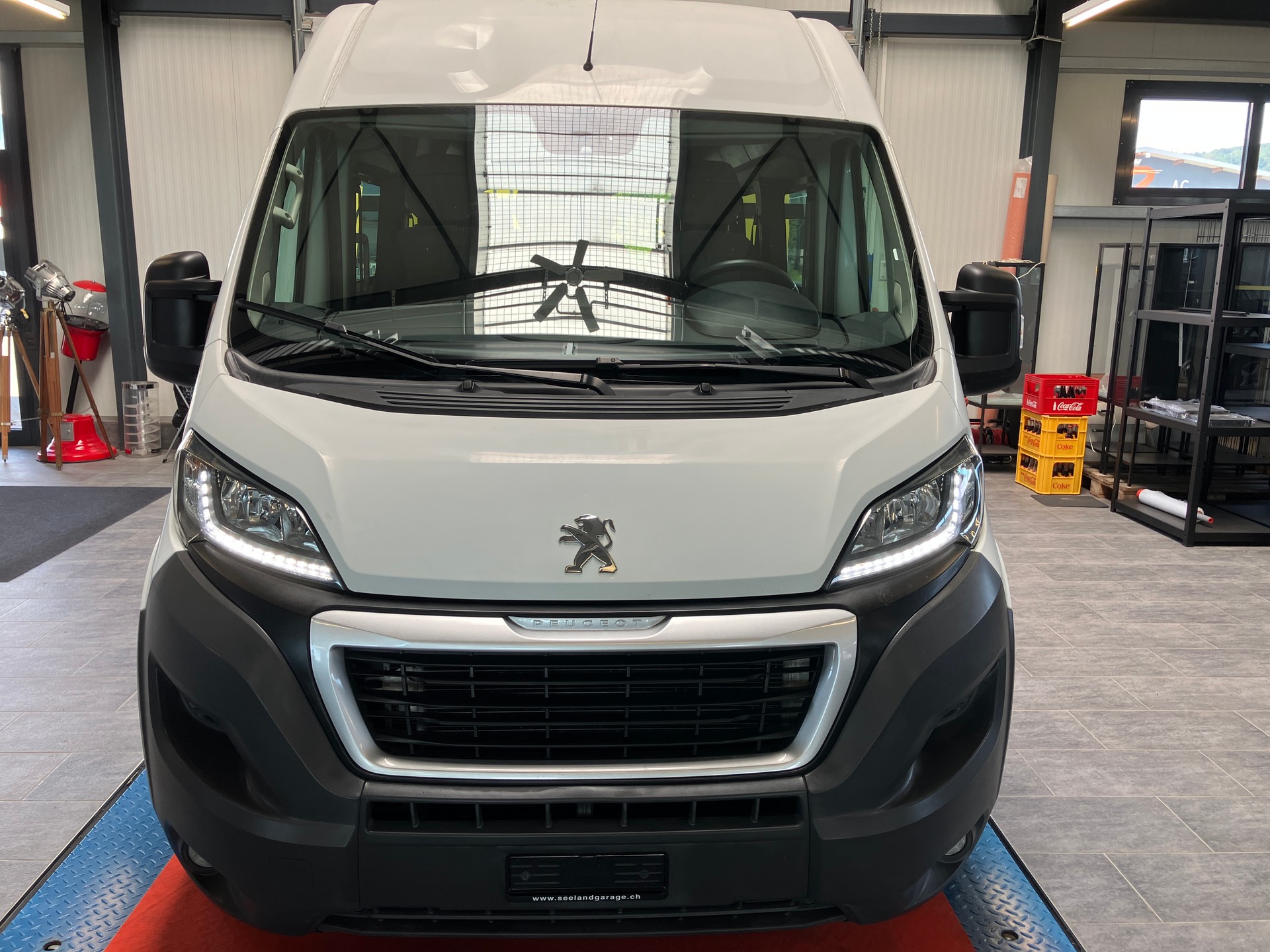 PEUGEOT Boxer 2.0 BlueHDI 333 Allure L2H2 9 Plätze-image-7