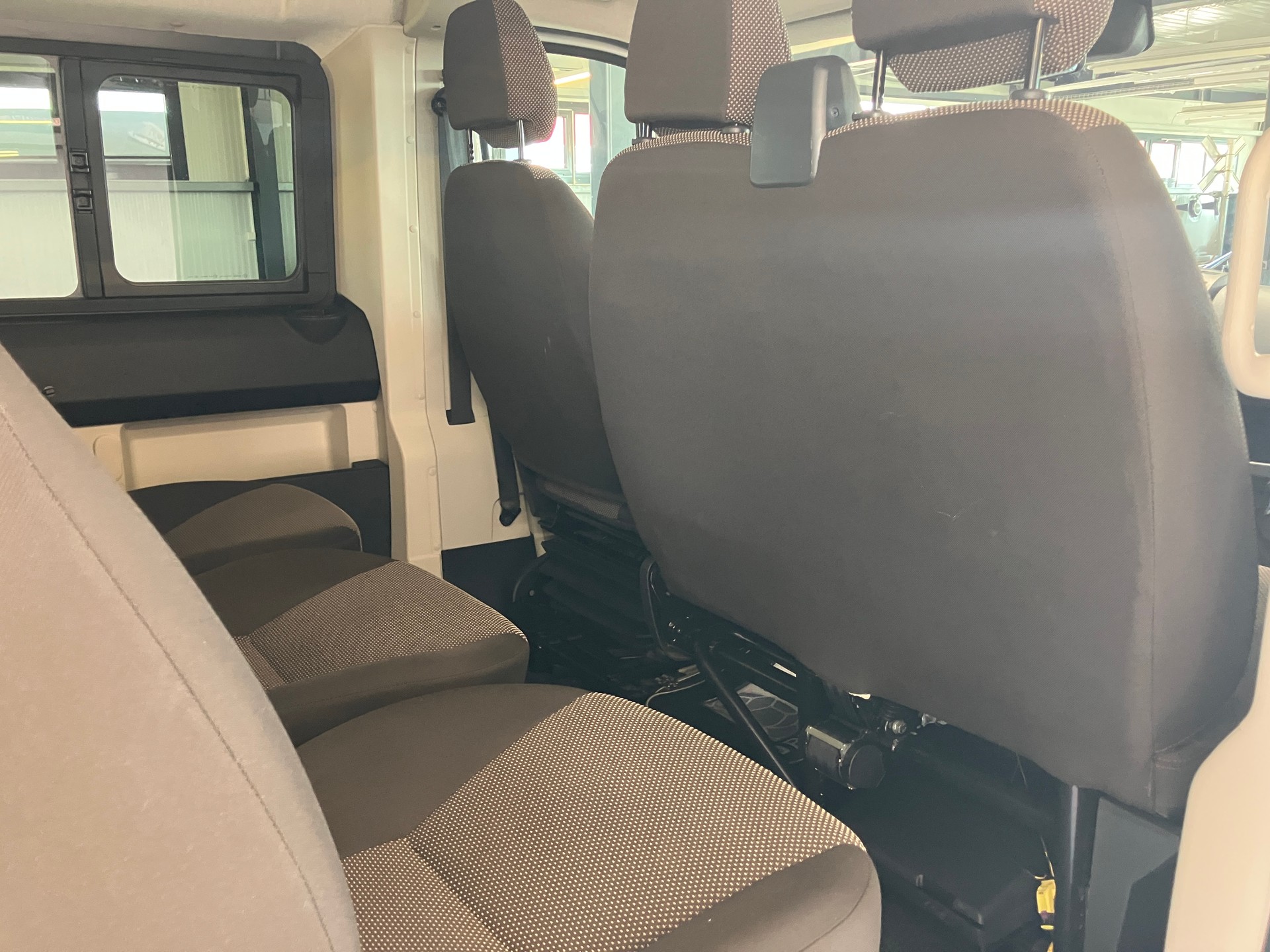 PEUGEOT Boxer 2.0 BlueHDI 333 Allure L2H2 9 Plätze-image-12