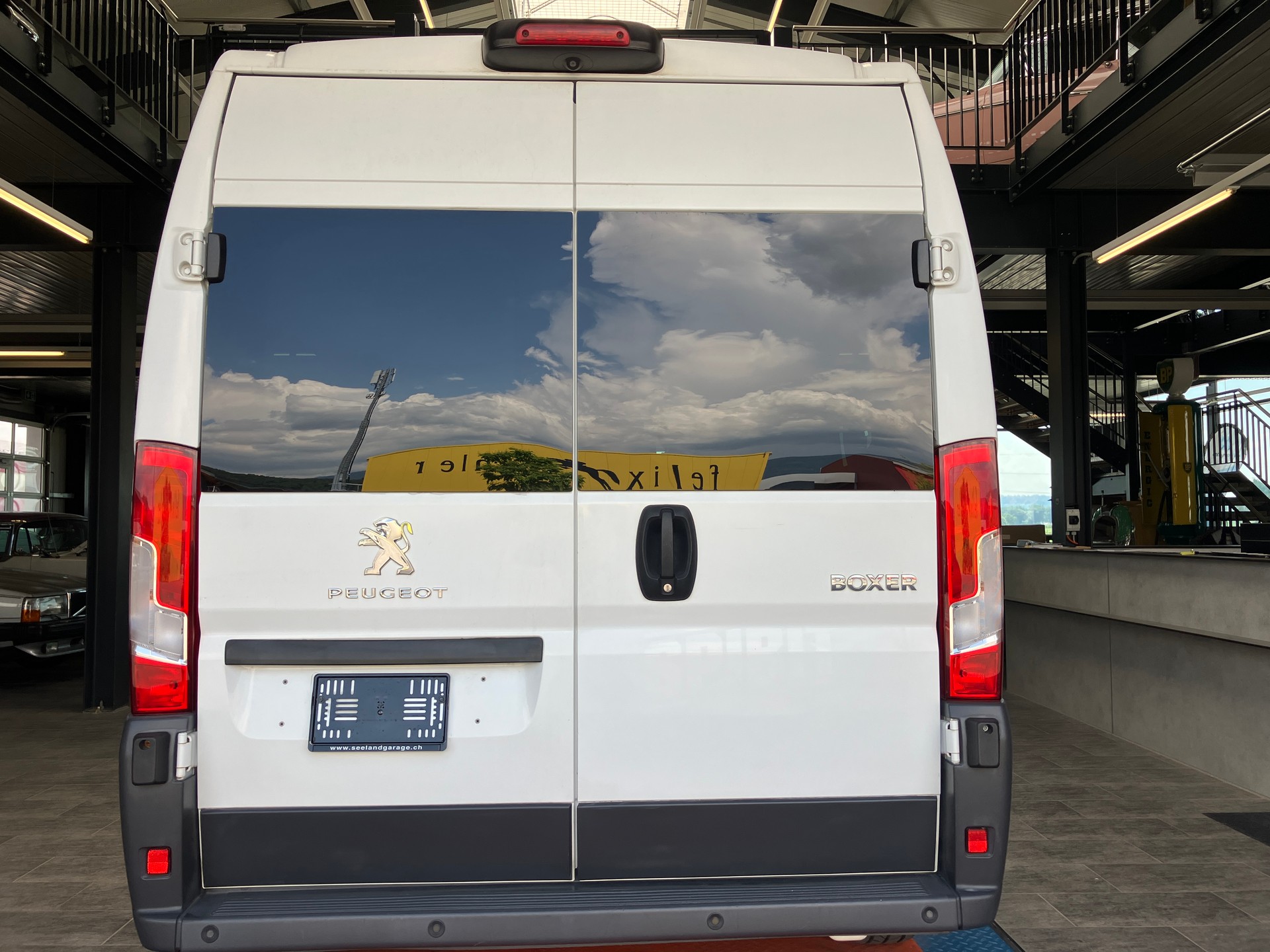 PEUGEOT Boxer 2.0 BlueHDI 333 Allure L2H2 9 Plätze-image-3