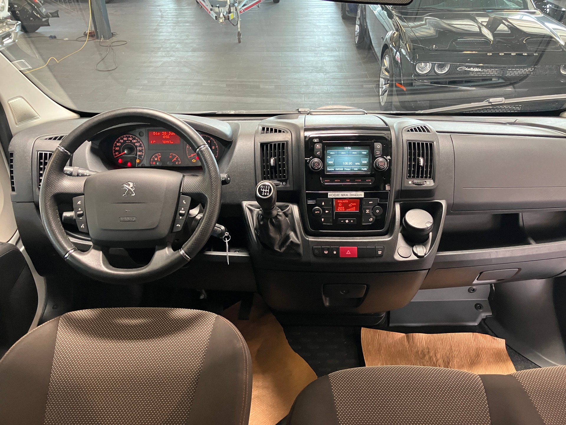 PEUGEOT Boxer 2.0 BlueHDI 333 Allure L2H2 9 Plätze-image-21