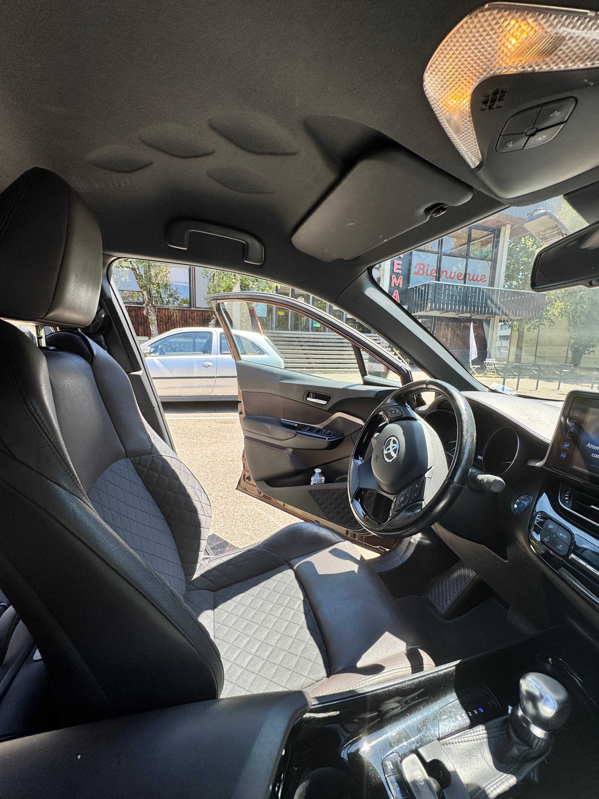 TOYOTA 1.8 VVTi HSD Premium-image-5