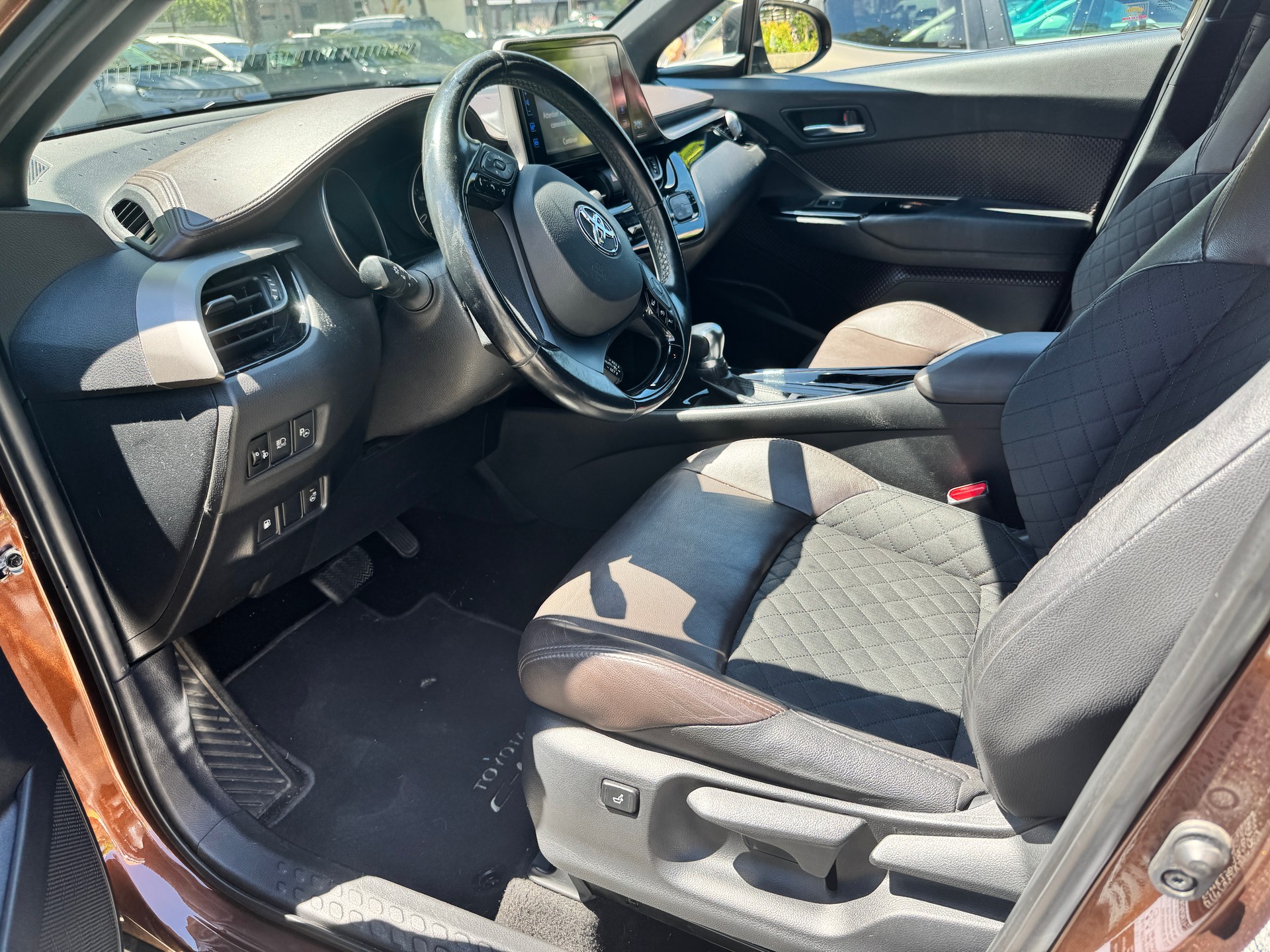 TOYOTA 1.8 VVTi HSD Premium-image-3