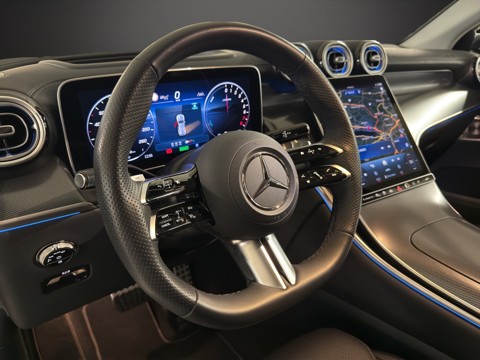 MERCEDES-BENZ GLC 300 e 4Matic 9G-Tronic-image-12