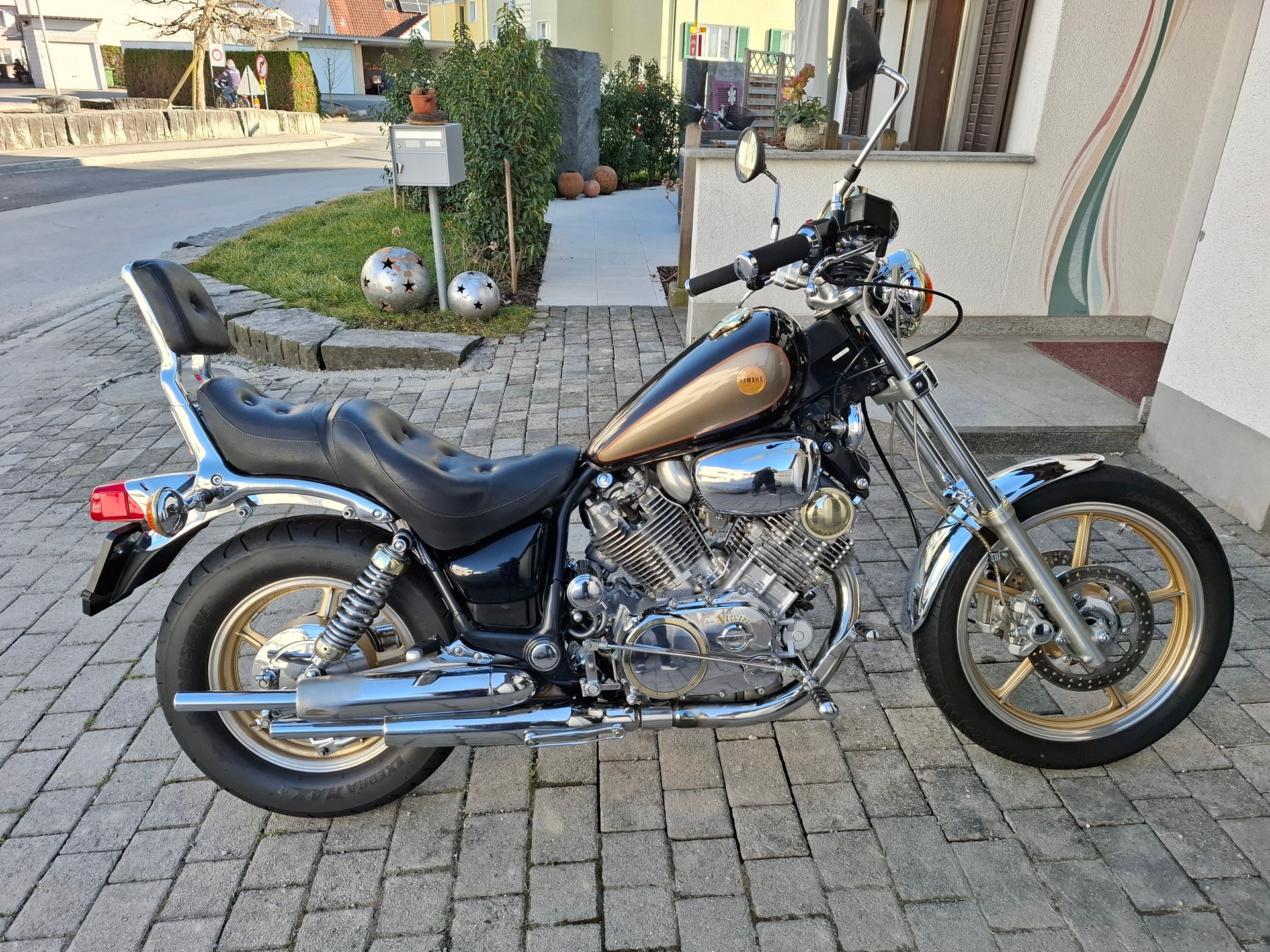 YAMAHA XV 1000 Virago-image-1