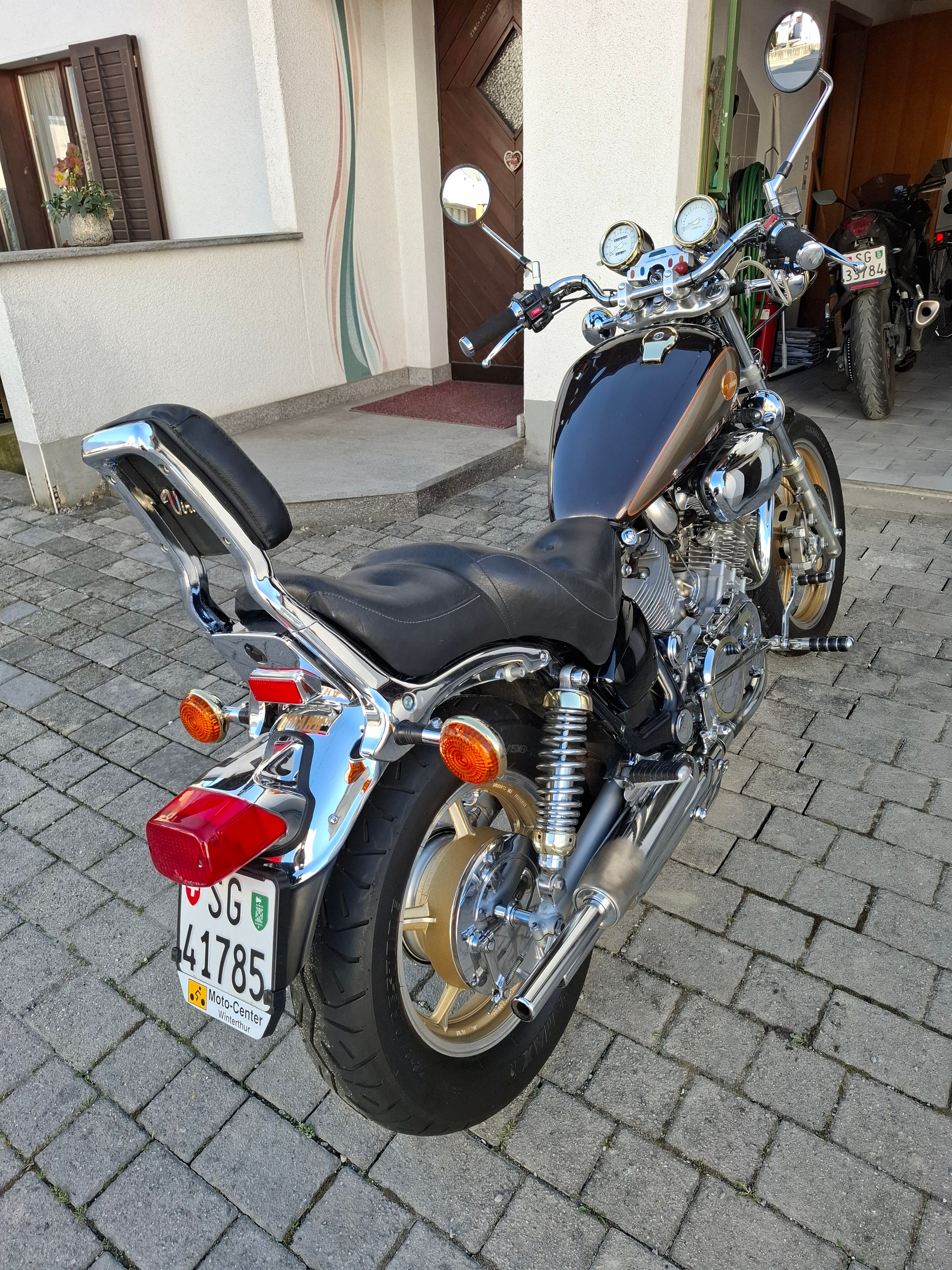 YAMAHA XV 1000 Virago-image-2