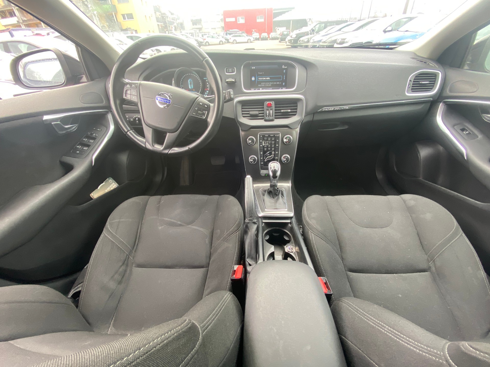VOLVO V40 Cross Country D3 Momentum Geartronic-image-8