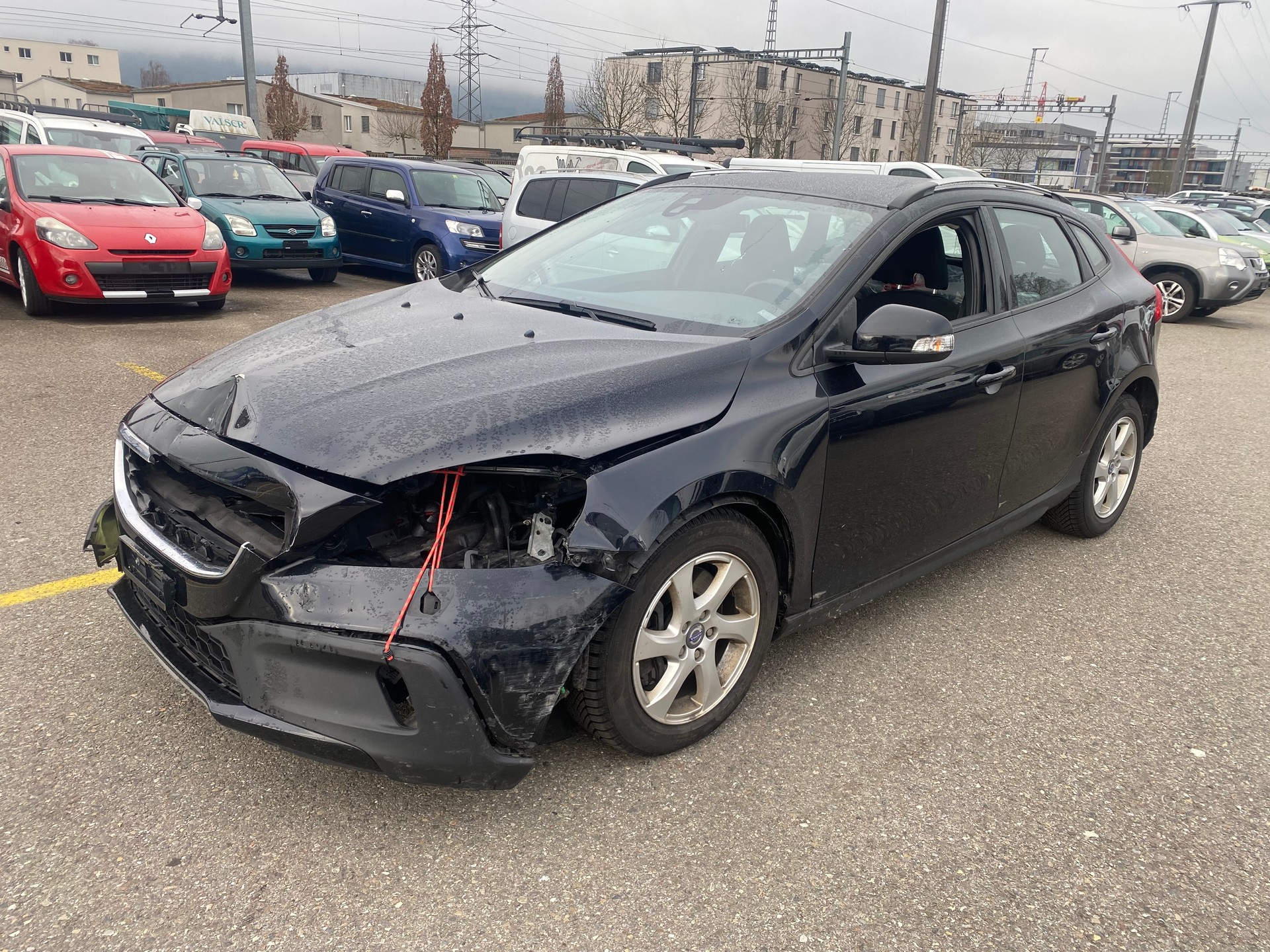 VOLVO V40 Cross Country D3 Momentum Geartronic-image-1