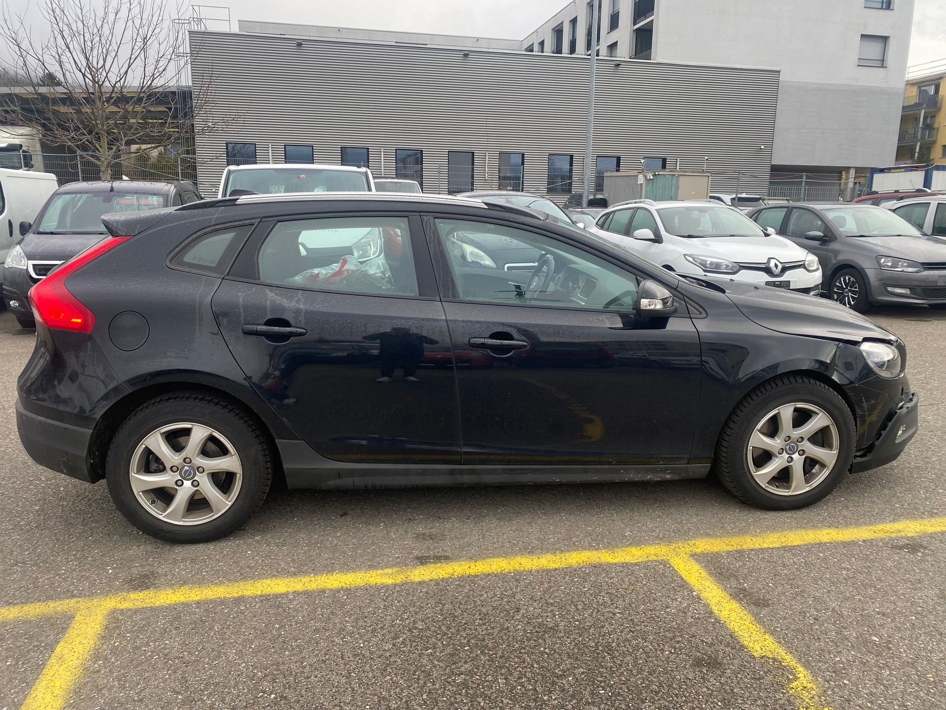 VOLVO V40 Cross Country D3 Momentum Geartronic-image-4