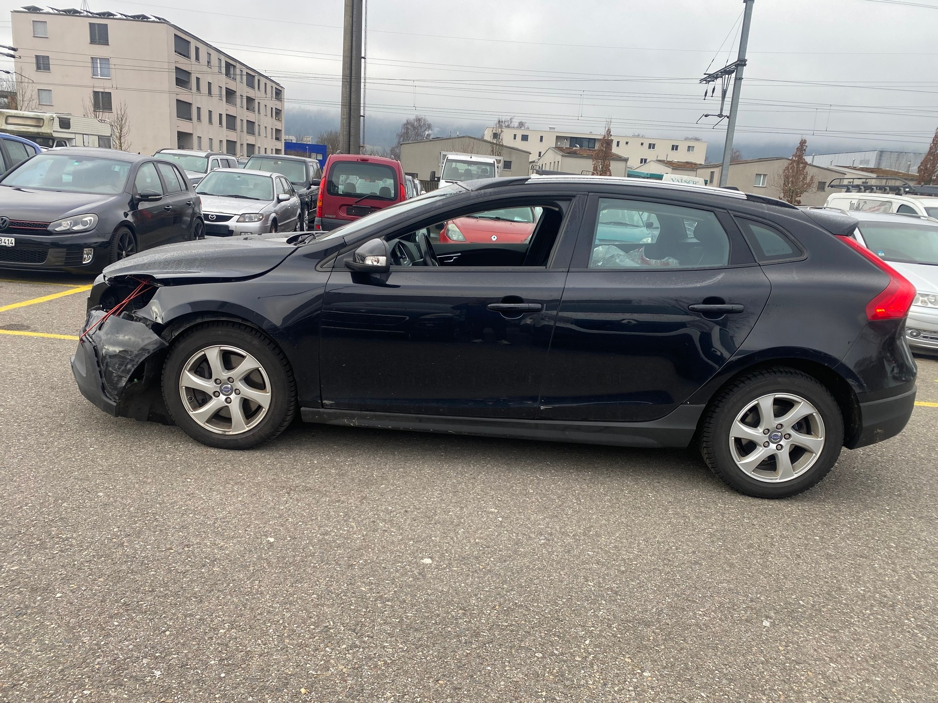 VOLVO V40 Cross Country D3 Momentum Geartronic-image-3