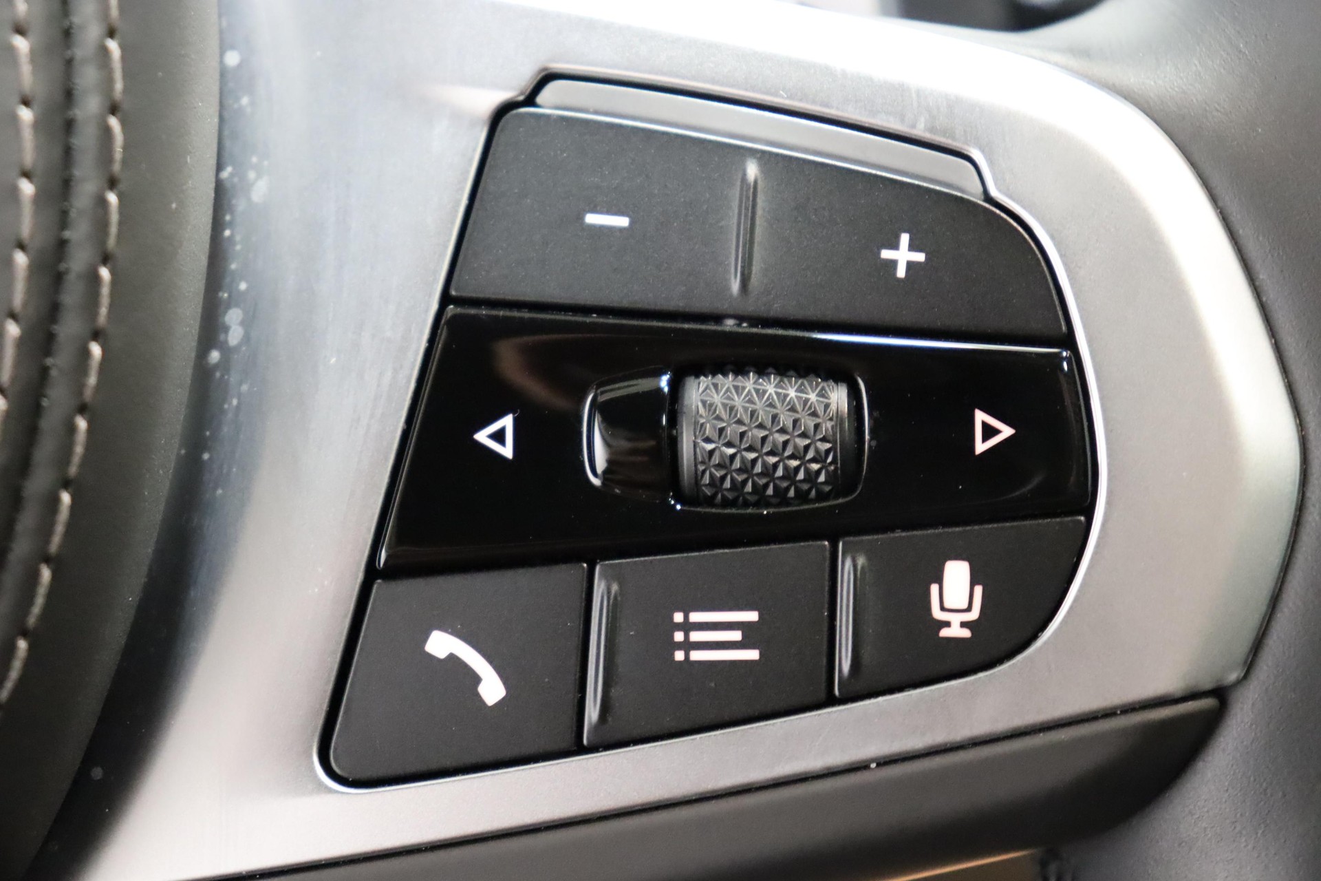 BMW X5 50e xDrive SAG-image-15