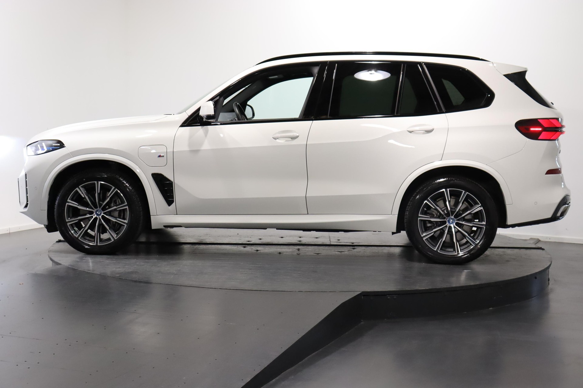 BMW X5 50e xDrive SAG-image-3