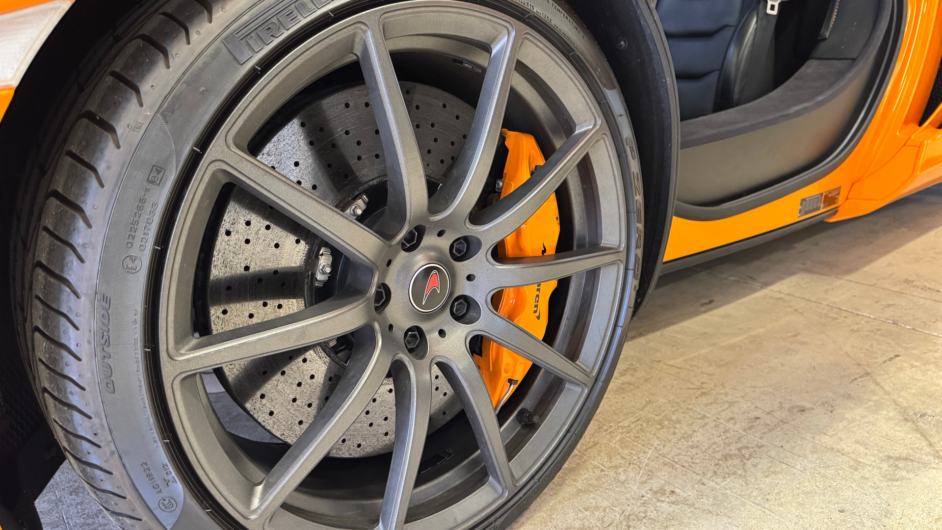 McLAREN 12C-image-3