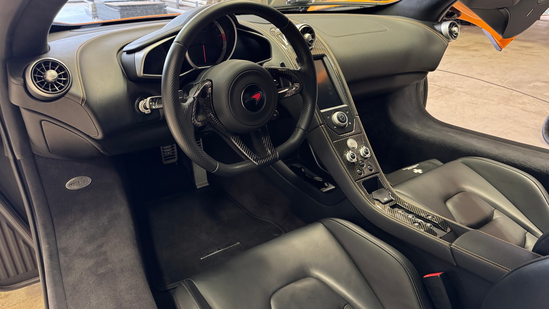 McLAREN 12C-image-4