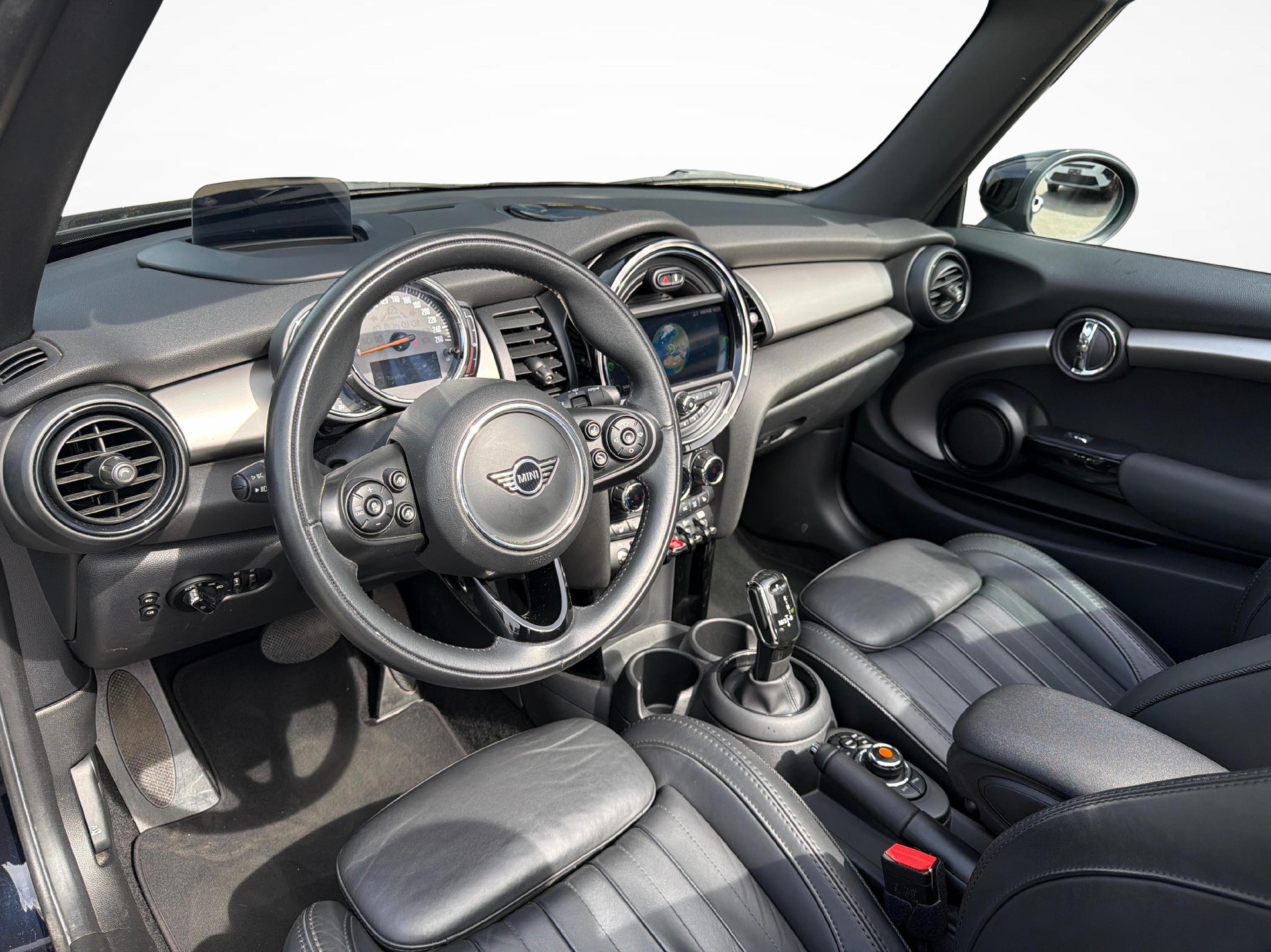 MINI Cooper S Cabrio-image-10