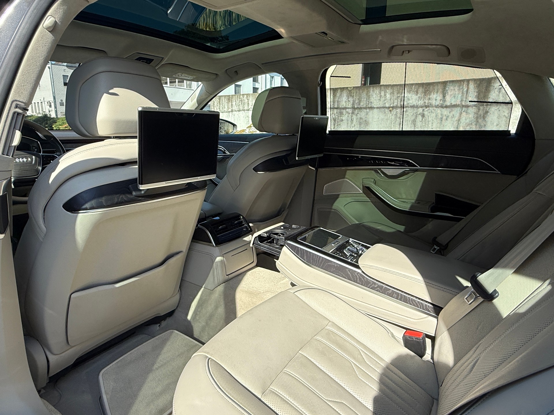 AUDI A8 55 L TFSI quattro tiptronic-image-7