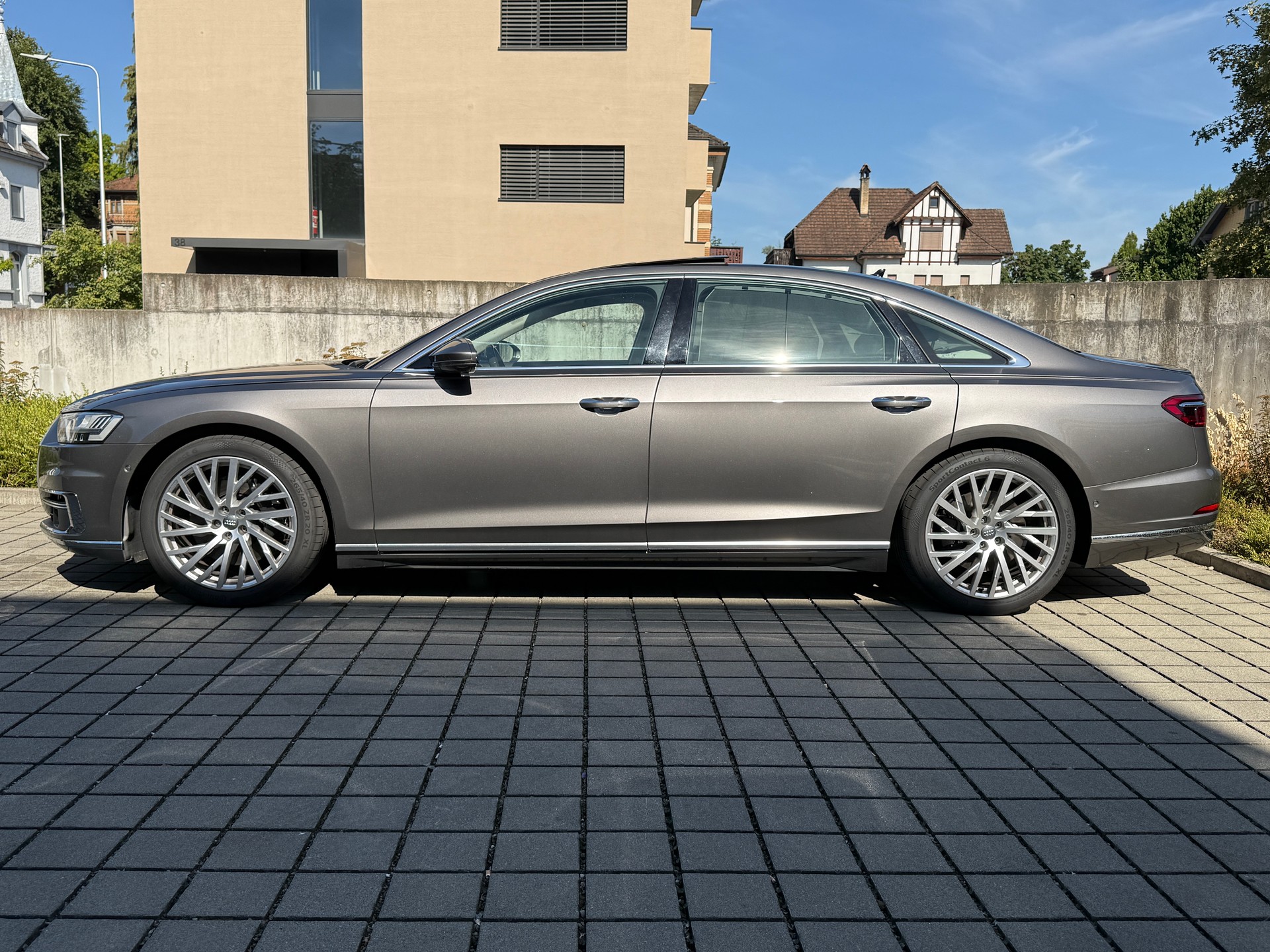 AUDI A8 55 L TFSI quattro tiptronic-image-3