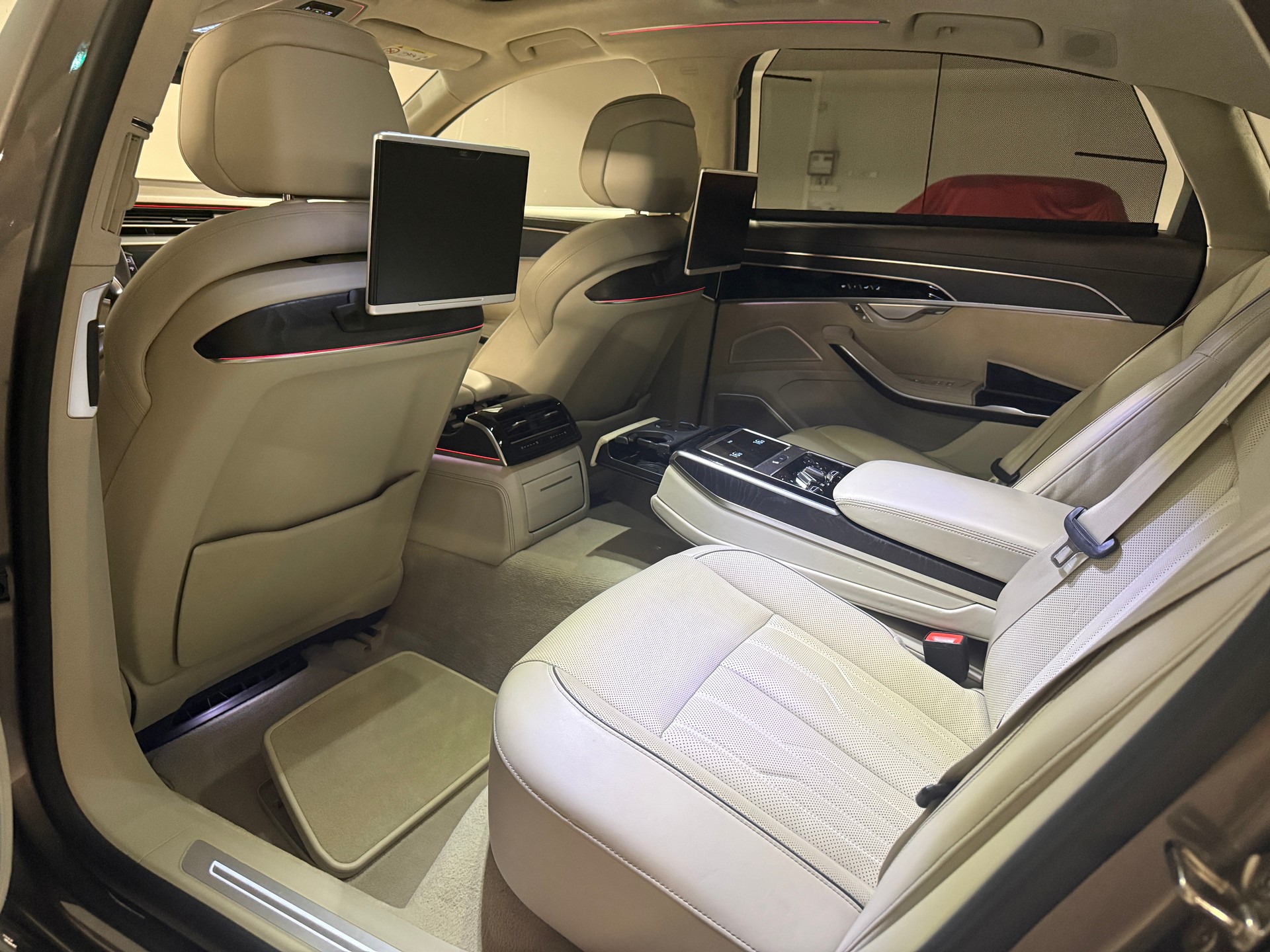 AUDI A8 55 L TFSI quattro tiptronic-image-11