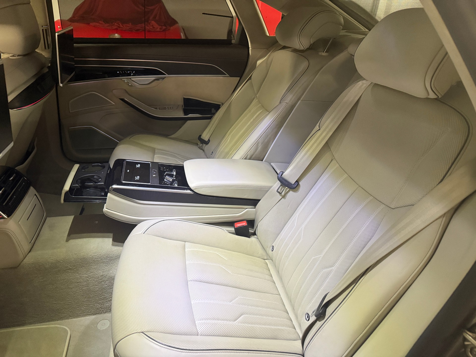 AUDI A8 55 L TFSI quattro tiptronic-image-12