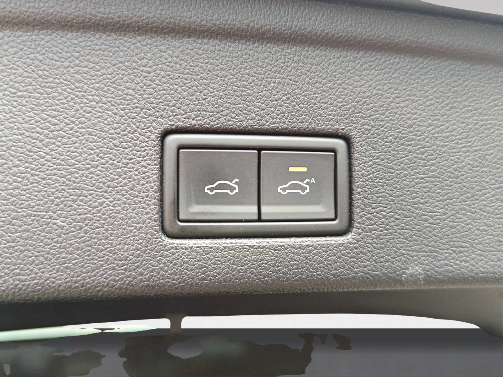 VW Touareg 3.0 TSI eHybrid R Tiptronic-image-12