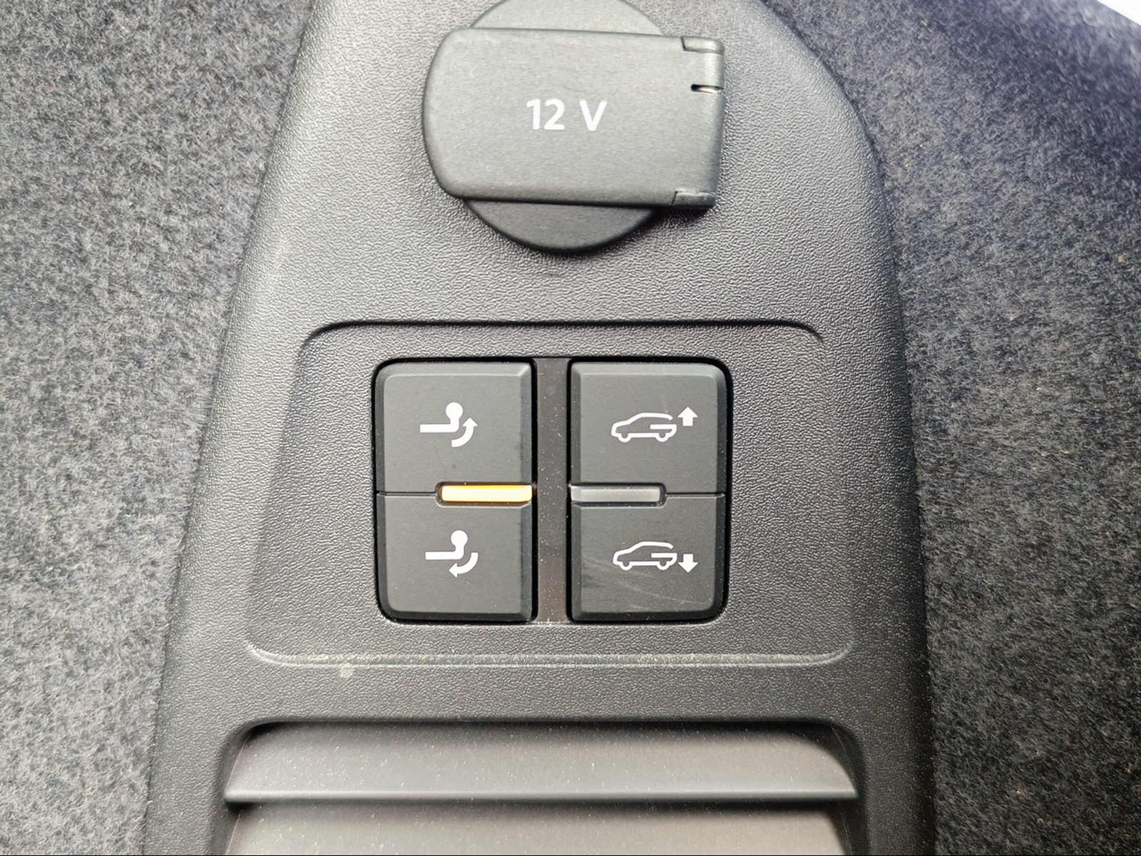 VW Touareg 3.0 TSI eHybrid R Tiptronic-image-11