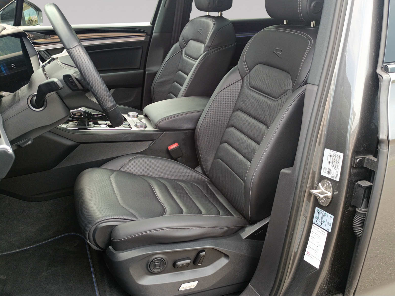VW Touareg 3.0 TSI eHybrid R Tiptronic-image-7