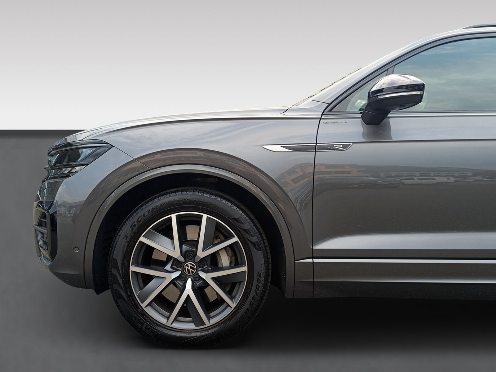 VW Touareg 3.0 TSI eHybrid R Tiptronic-image-2