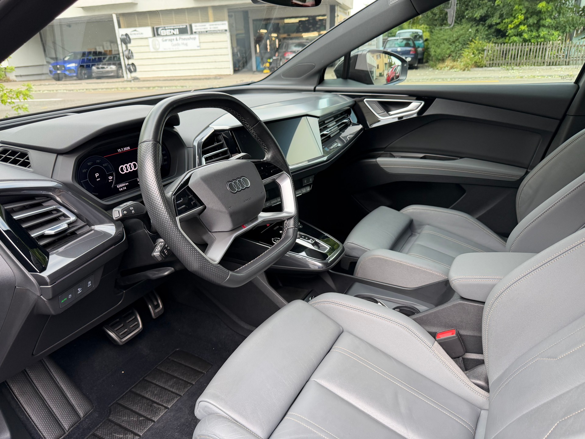 AUDI Q4 e-tron 50 quattro-image-11