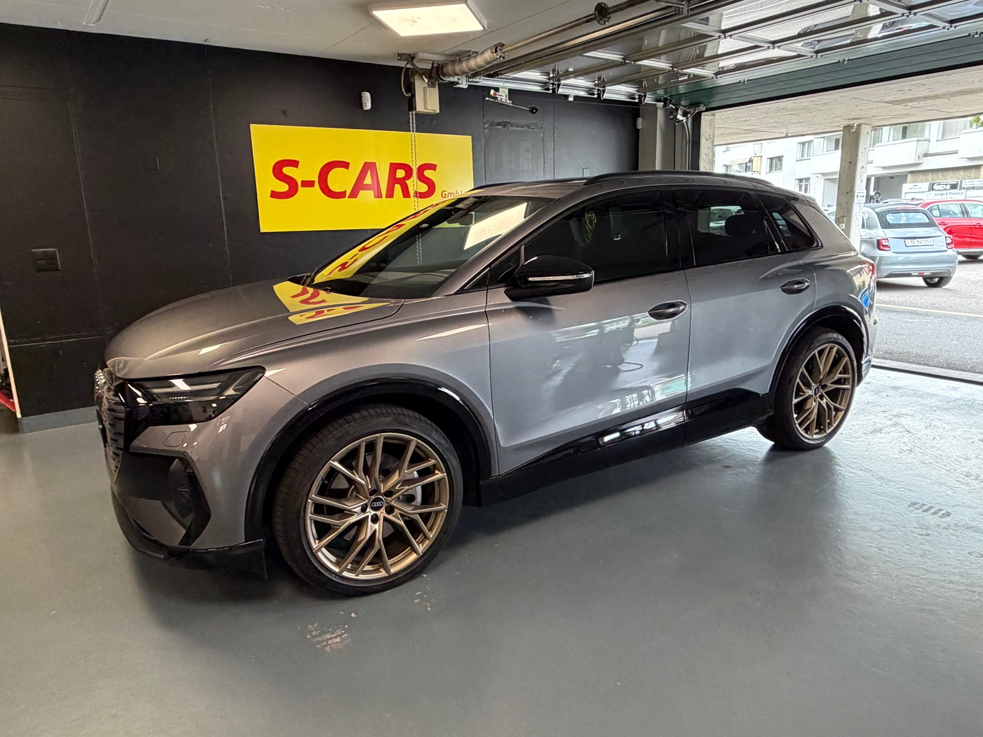 AUDI Q4 e-tron 50 quattro
